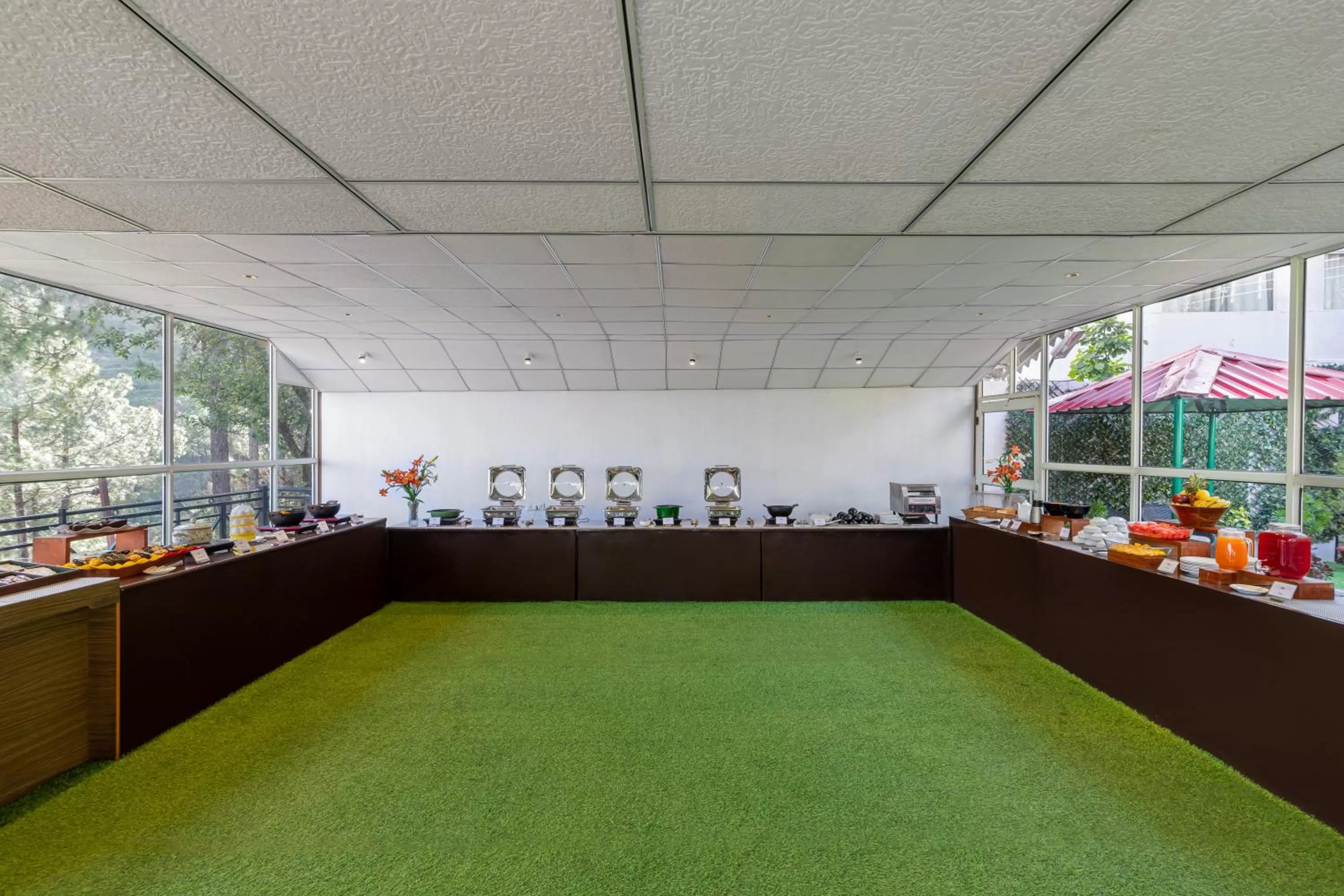 Buffet breakfast in Maple Resort Chail