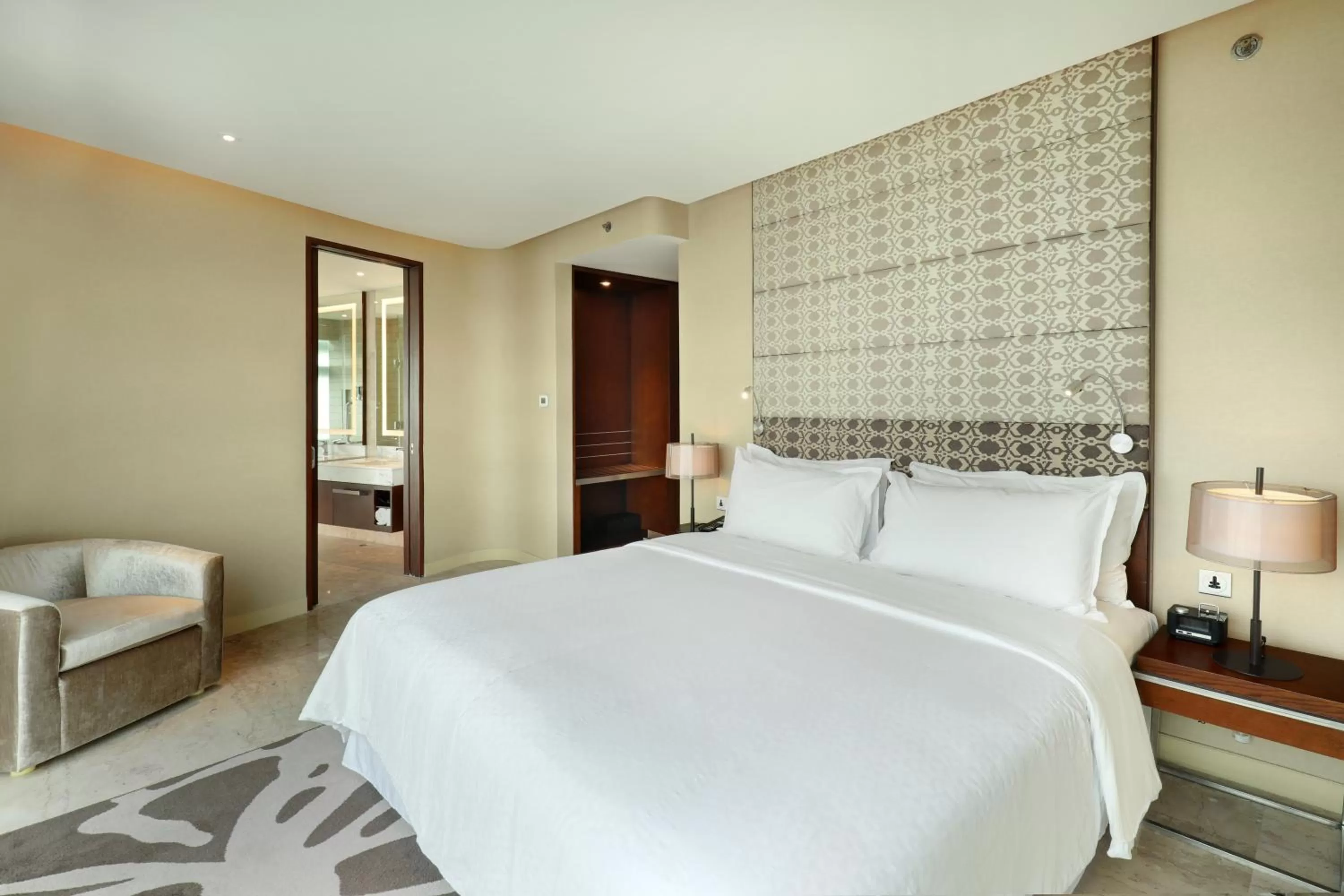 Bedroom, Bed in Crowne Plaza Dhaka Gulshan by IHG