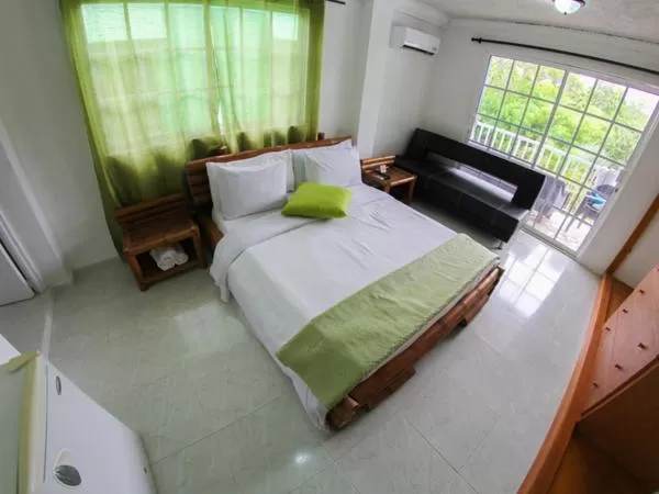 Photo of the whole room, Bed in Casa Royal Palm Inn