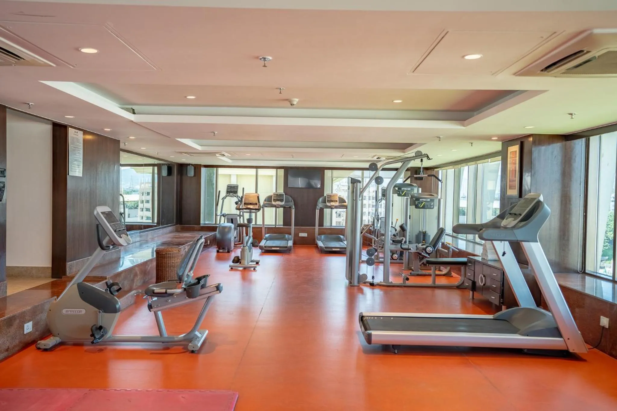 Fitness centre/facilities in Radisson Blu Pune Hinjawadi