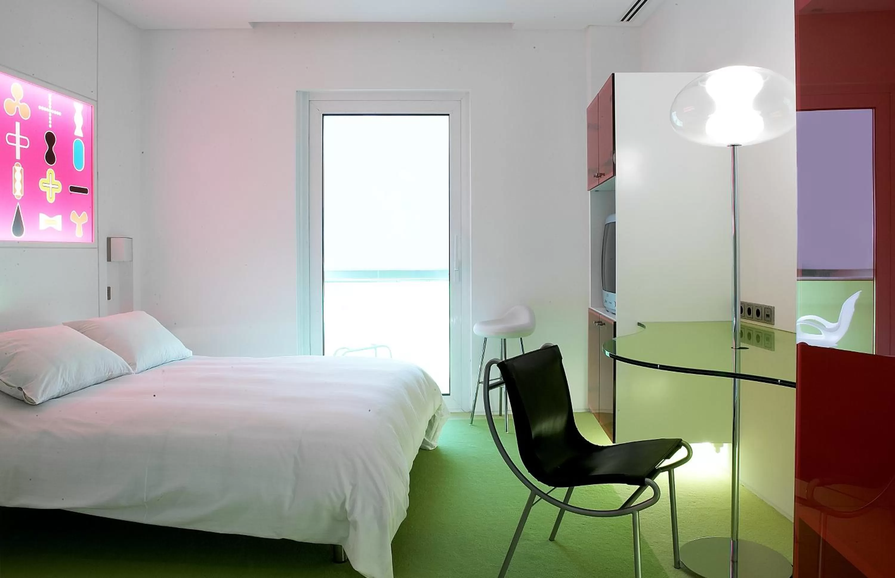 Photo of the whole room, Bed in Semiramis