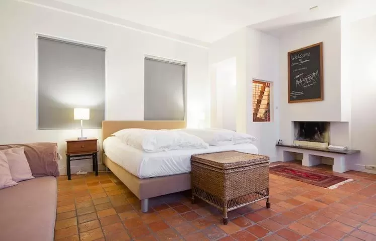 Bed in Ground floor Jordaan Apartment