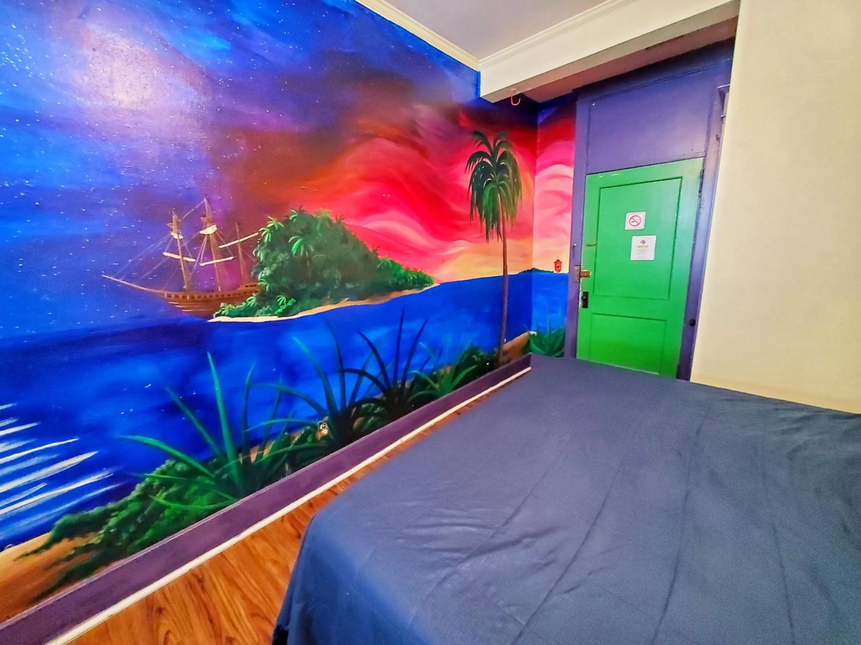 Bedroom, Bed in The Pirate Haus Inn