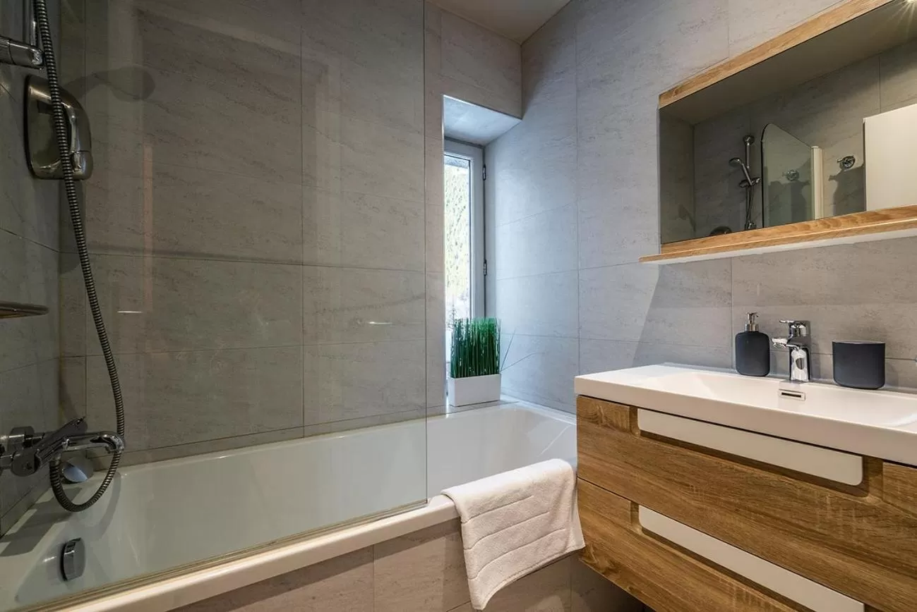 Bathroom in Eden Hotel, Apartments and Chalet Chamonix Les Praz