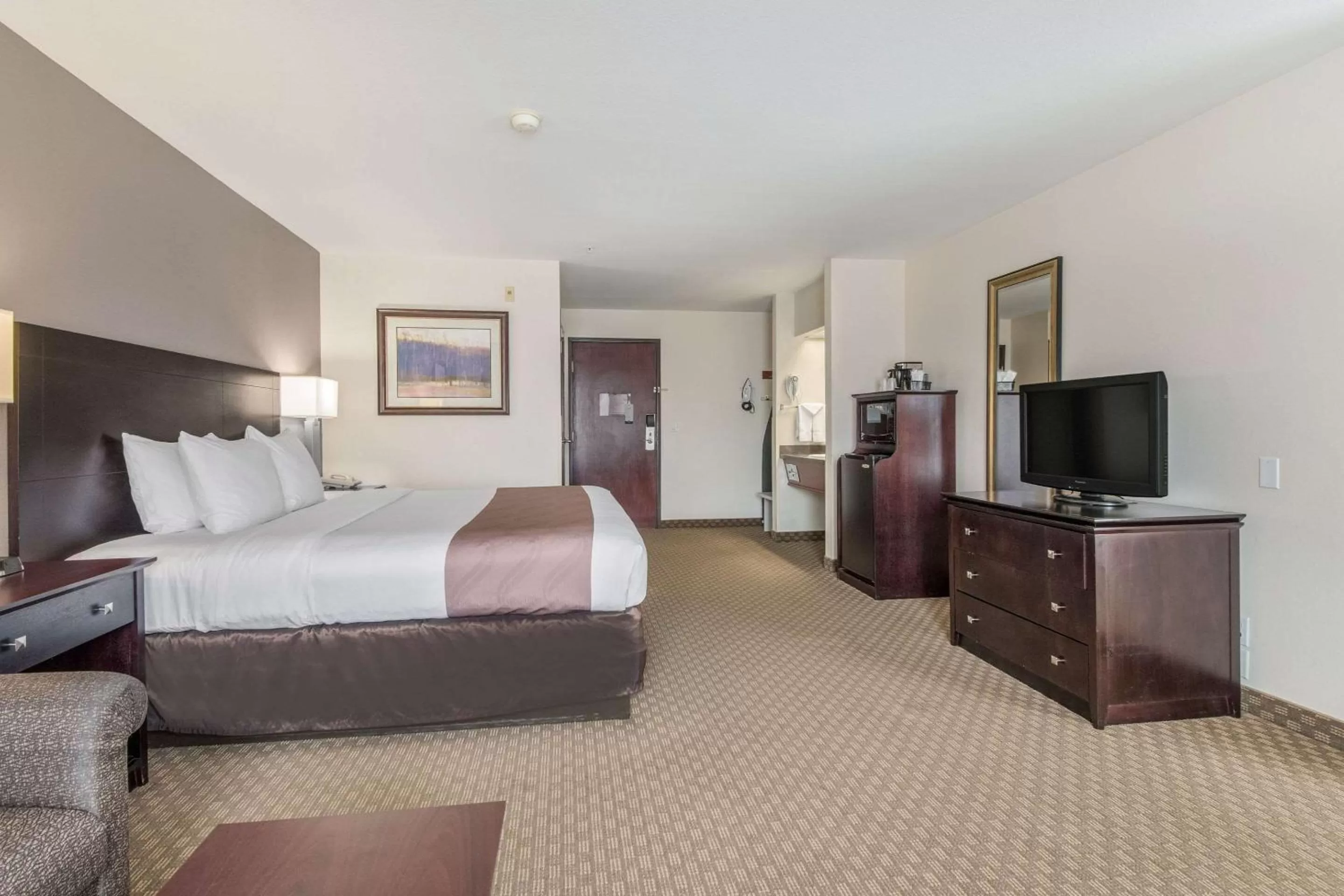 Photo of the whole room in Quality Inn