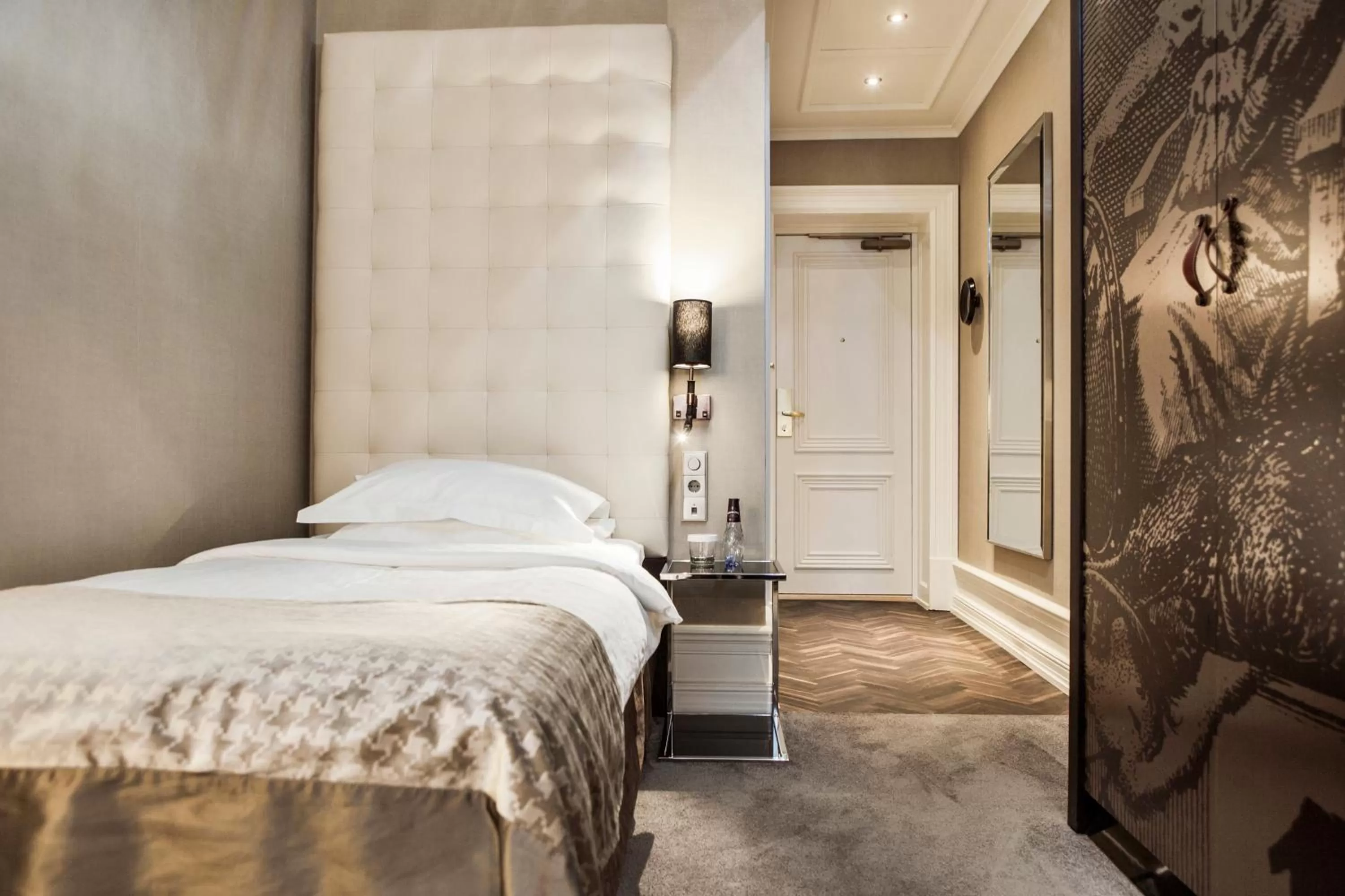 Bed in Elite Plaza Hotel