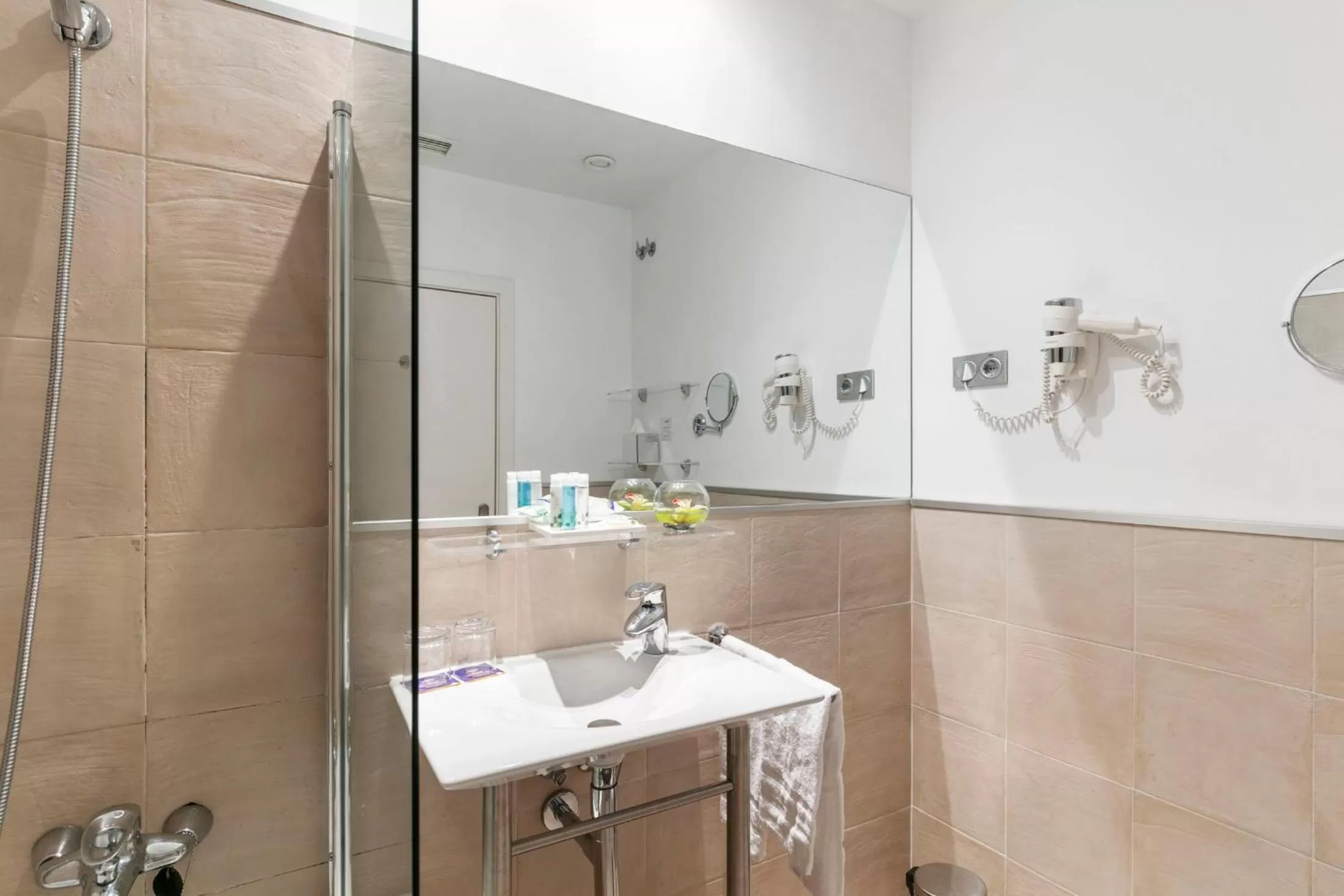 Bathroom in Globales Acis y Galatea