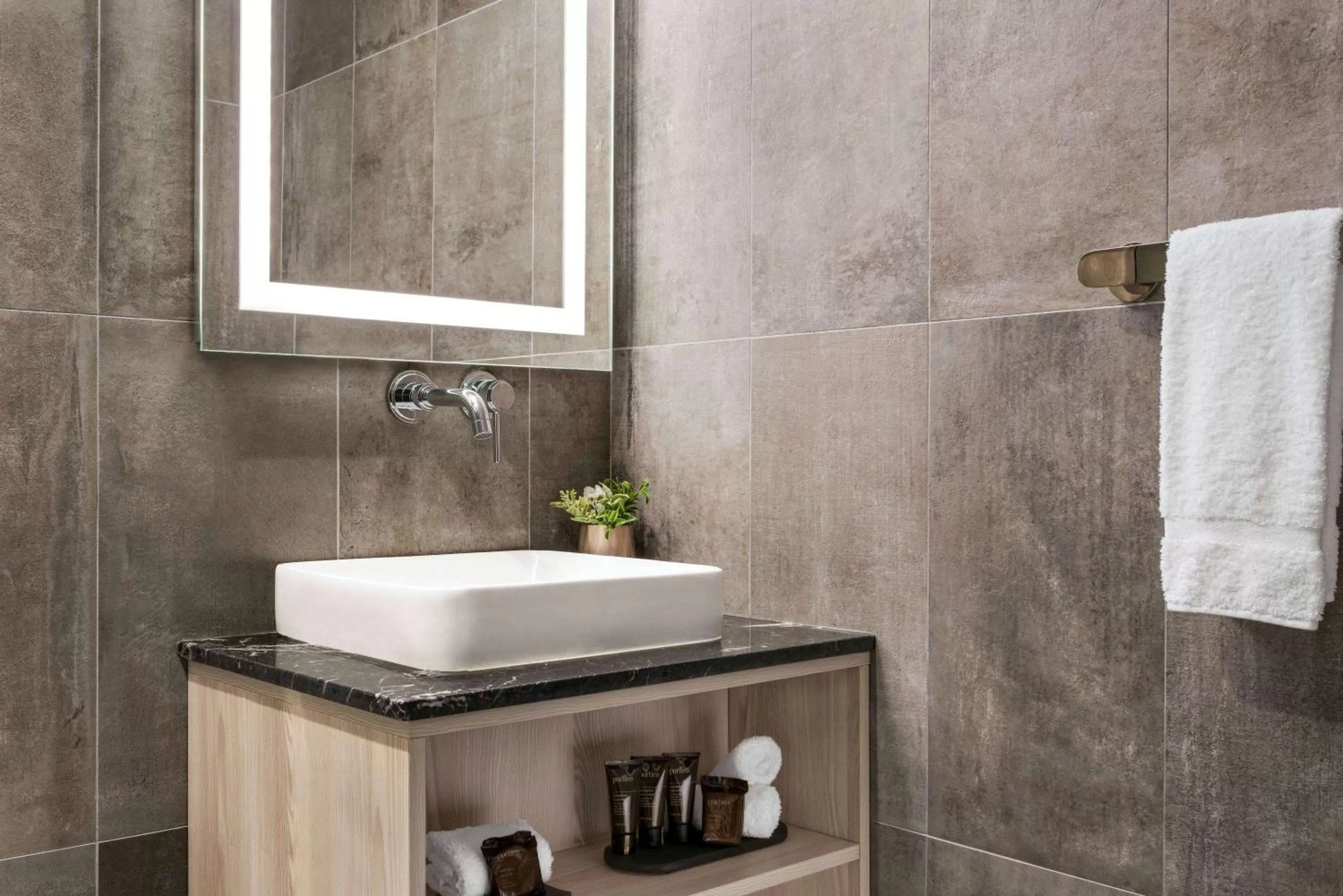 Bathroom in Wingate by Wyndham New York Midtown South/5th Ave