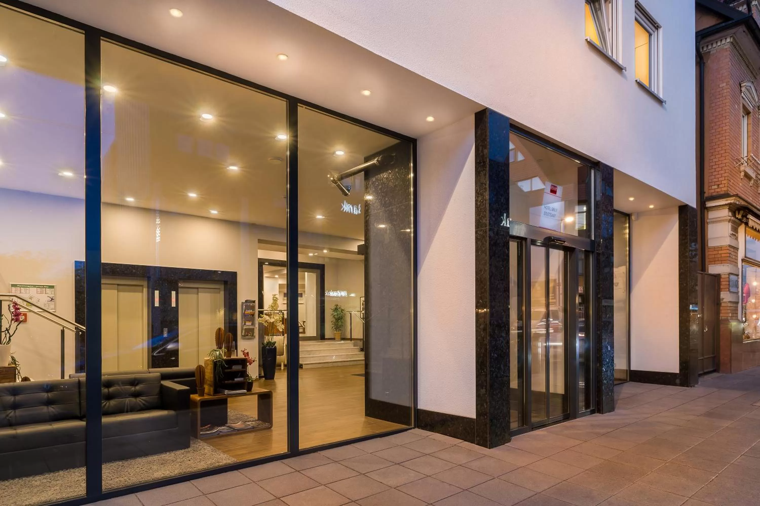 Facade/entrance in Novum Hotel Bruy