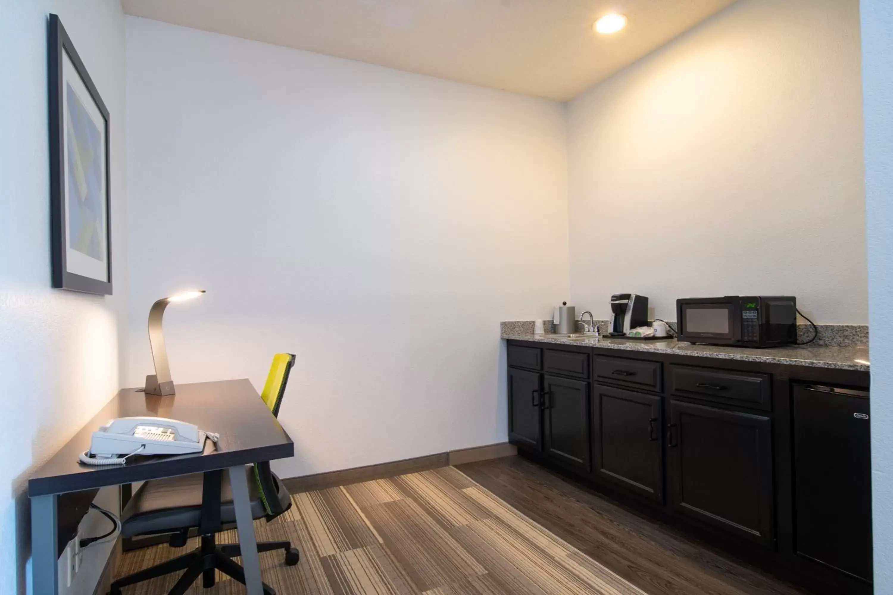 King Suite in Holiday Inn Express Hotel & Suites Bedford by IHG King Suite in Holiday Inn Express Hotel & Suites Bedford by IHG