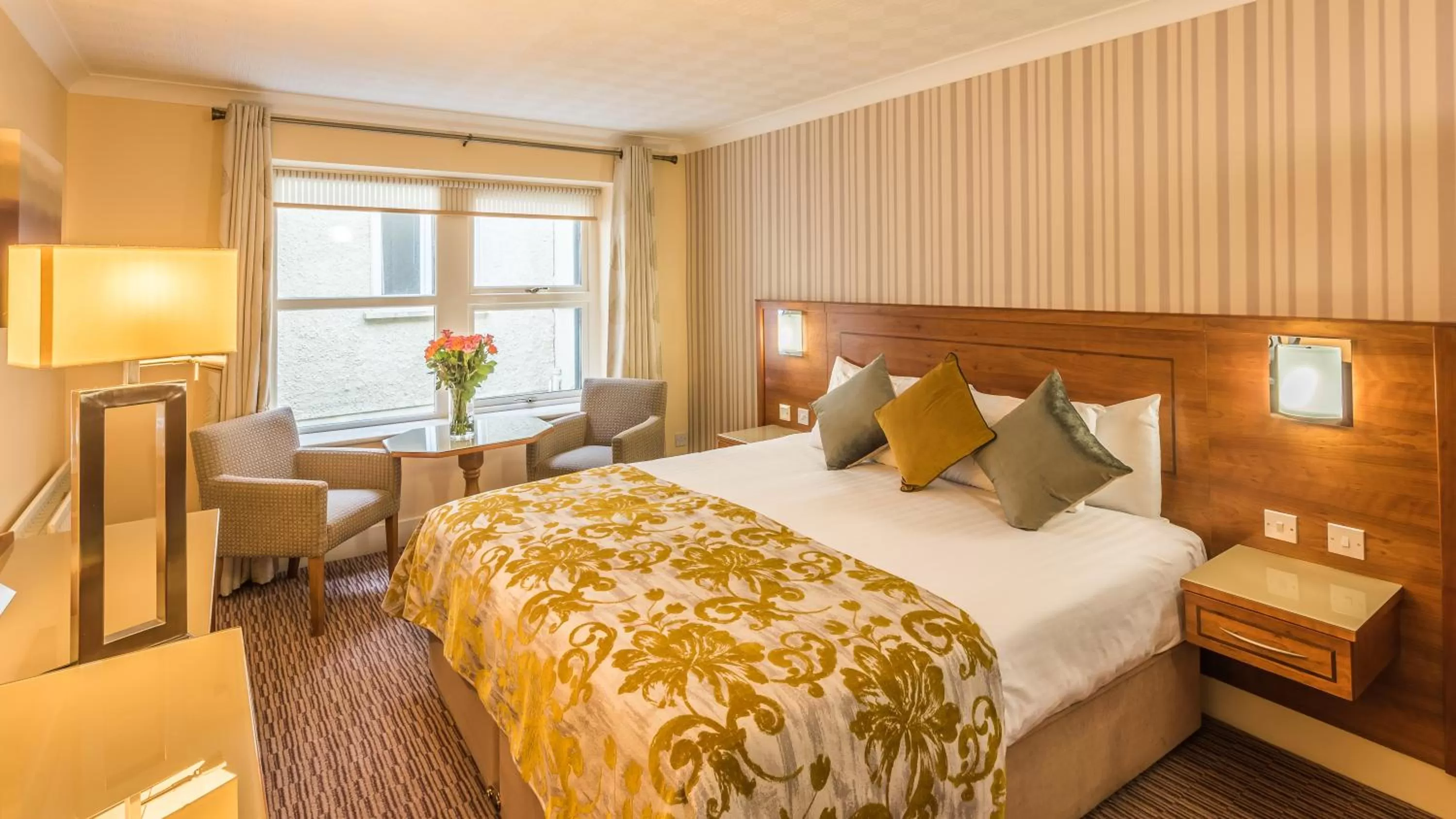 Photo of the whole room, Bed in Clew Bay Hotel