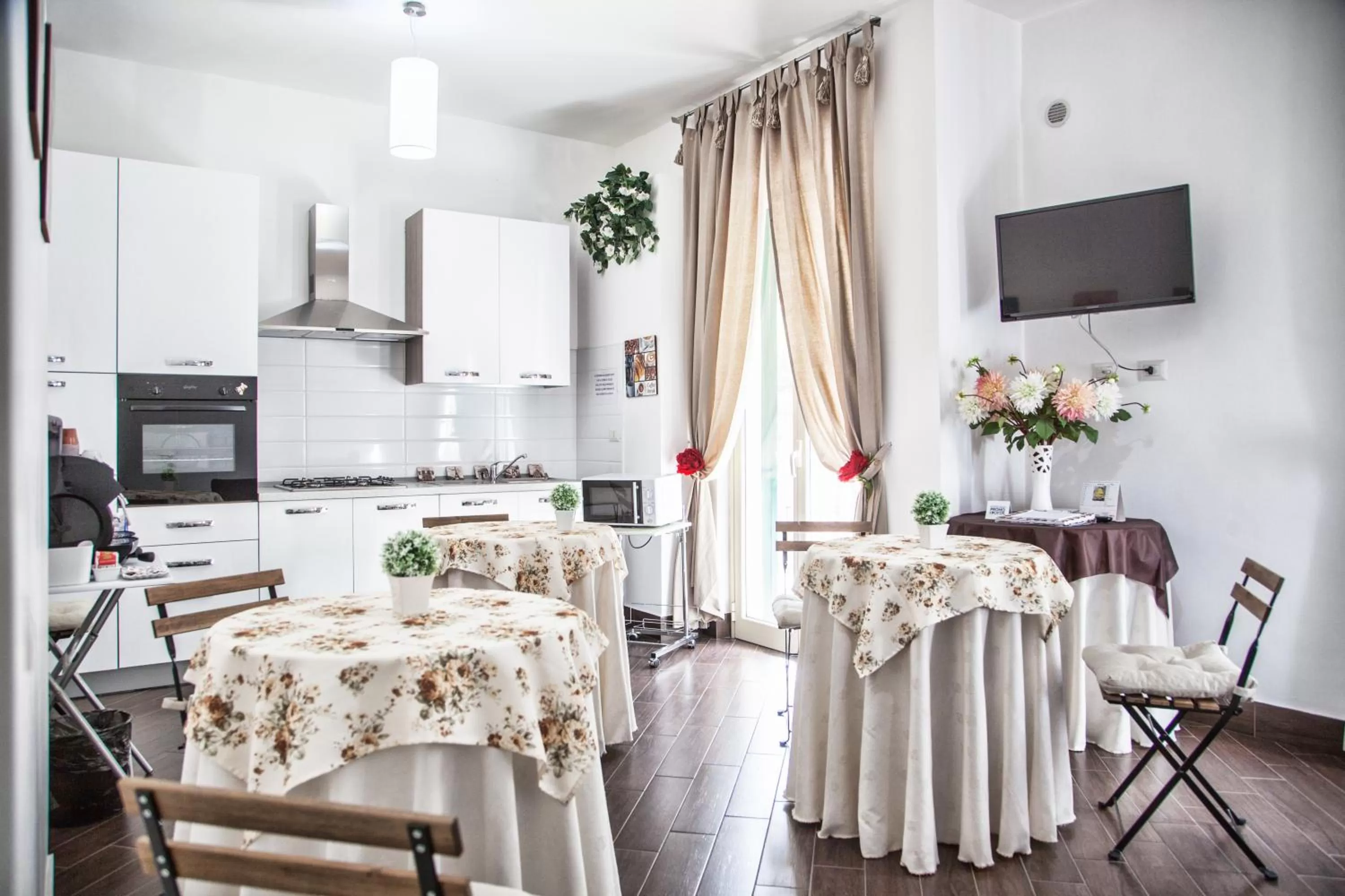 Property building, Dining Area in B&B Rosaly