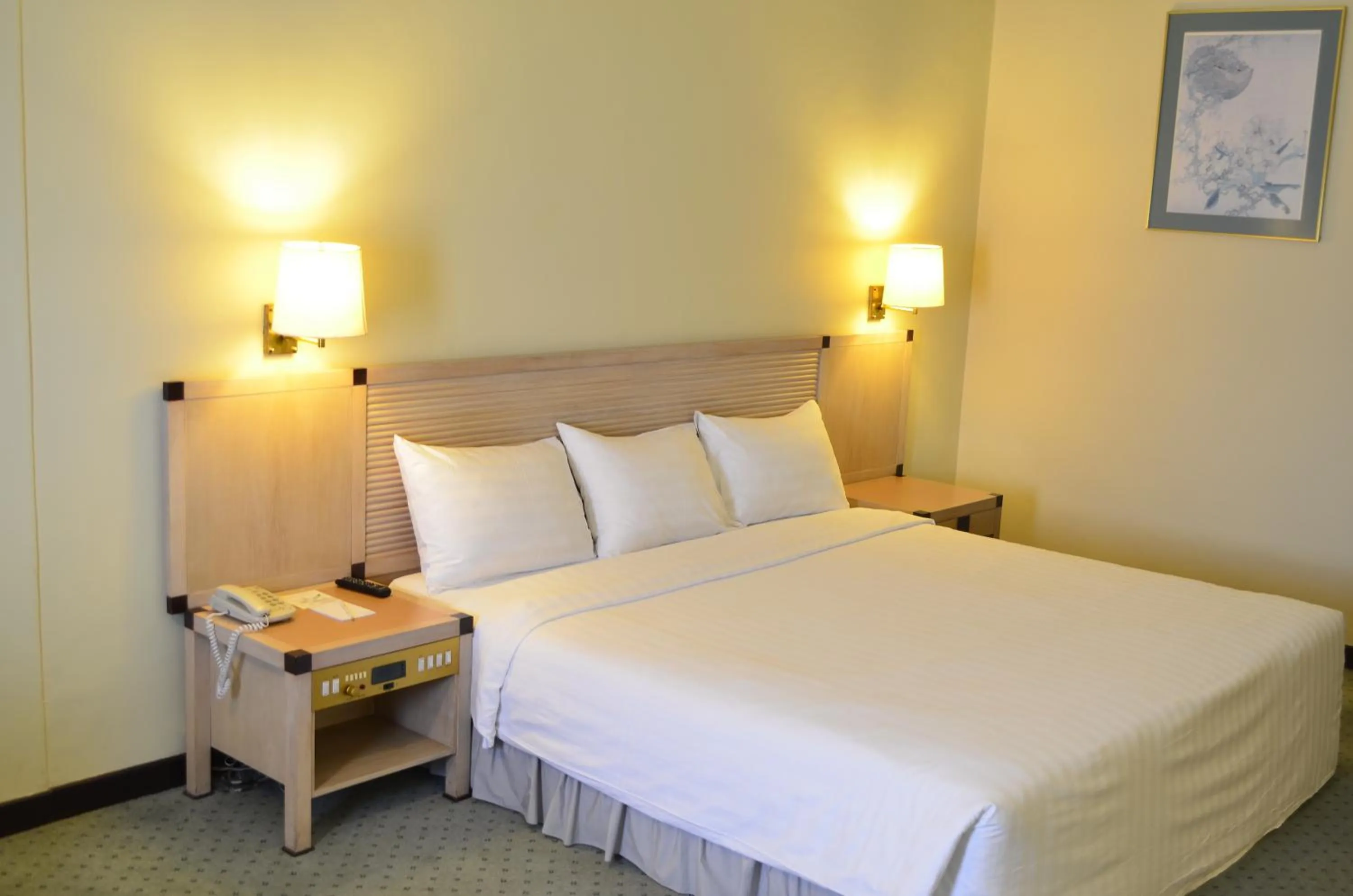 Bedroom, Bed in Hotel Cambodiana