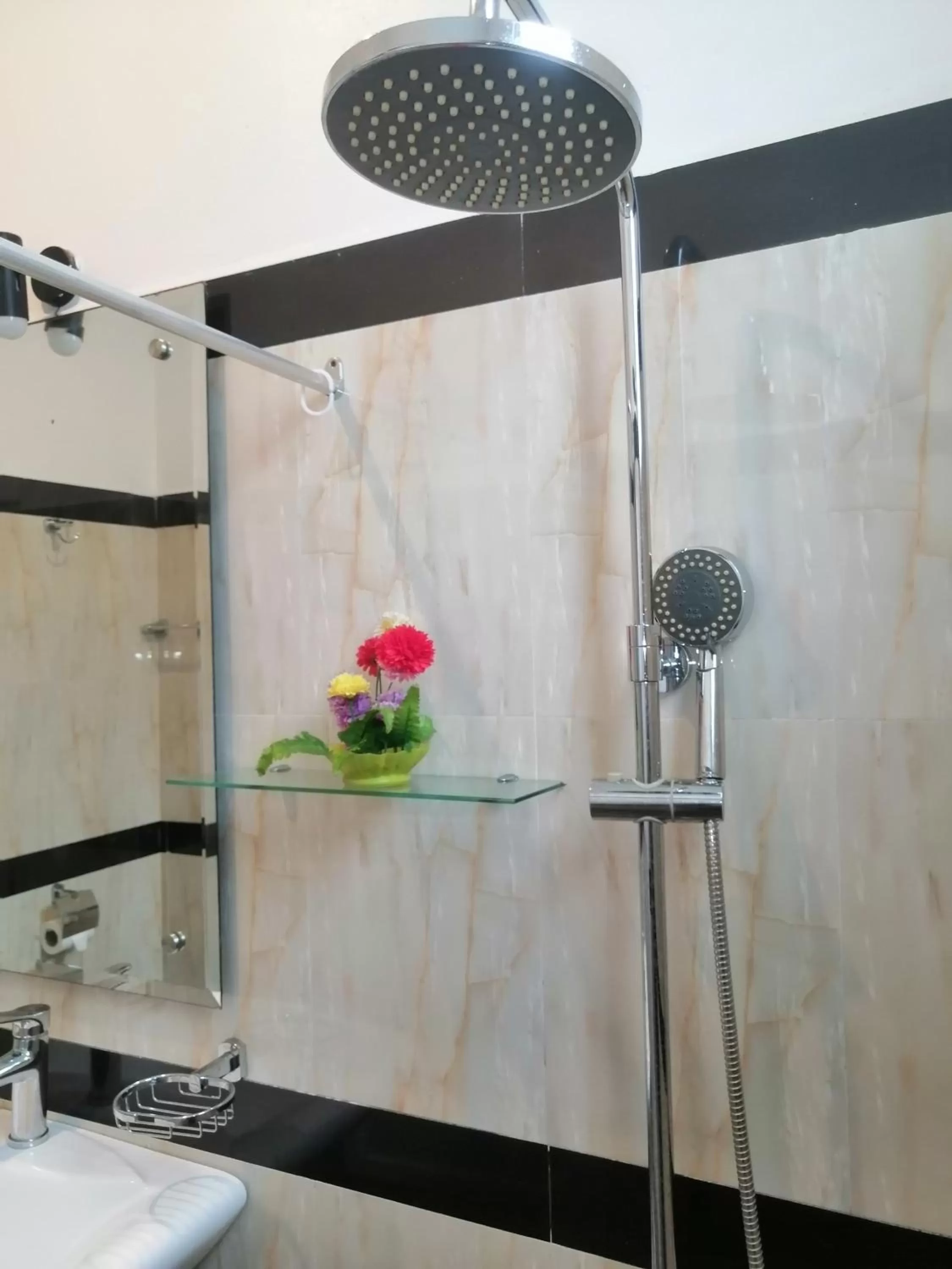 Le Petit Hotel & Restaurant