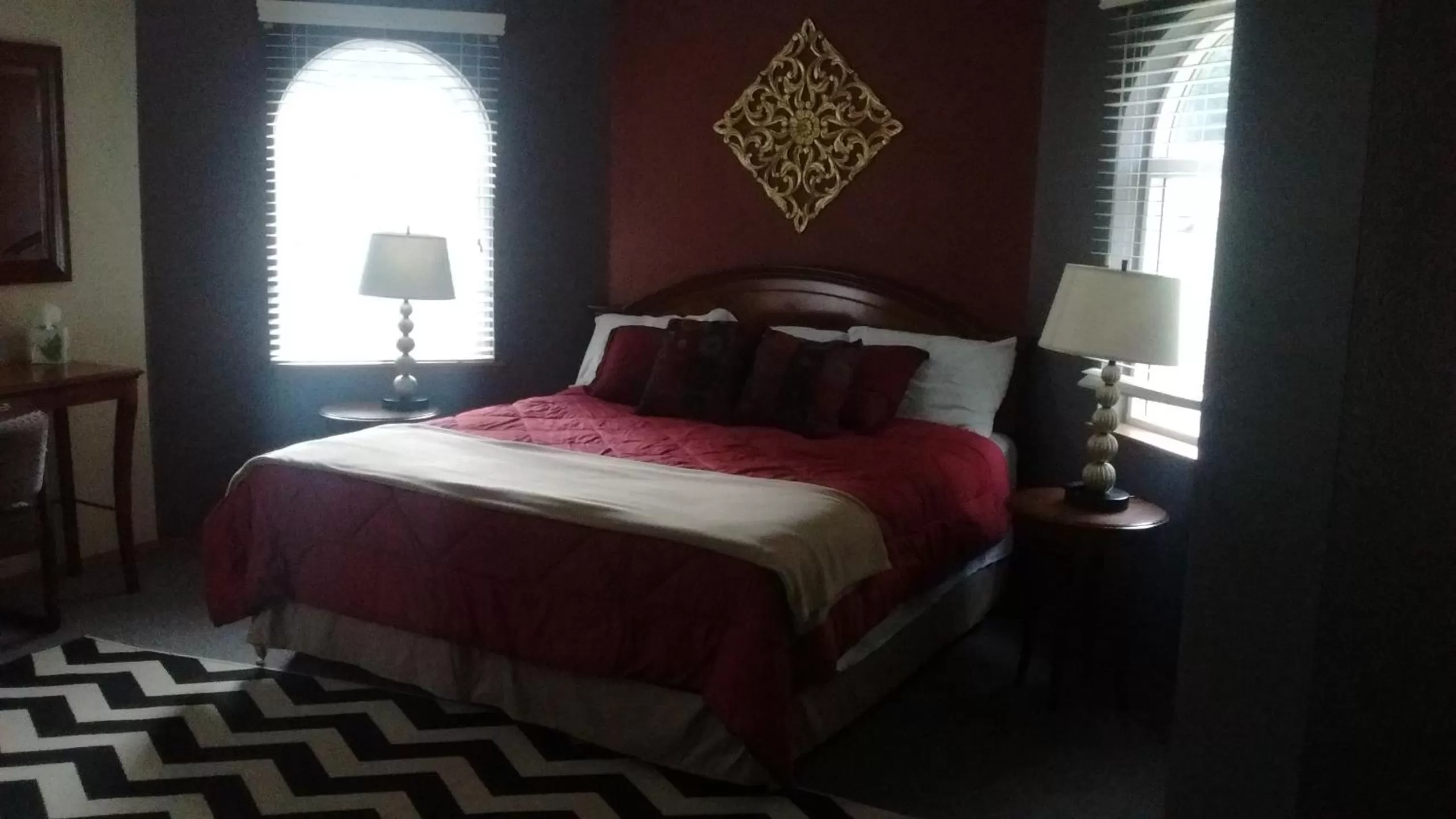 Bed in Packwood Lodge & Cabins