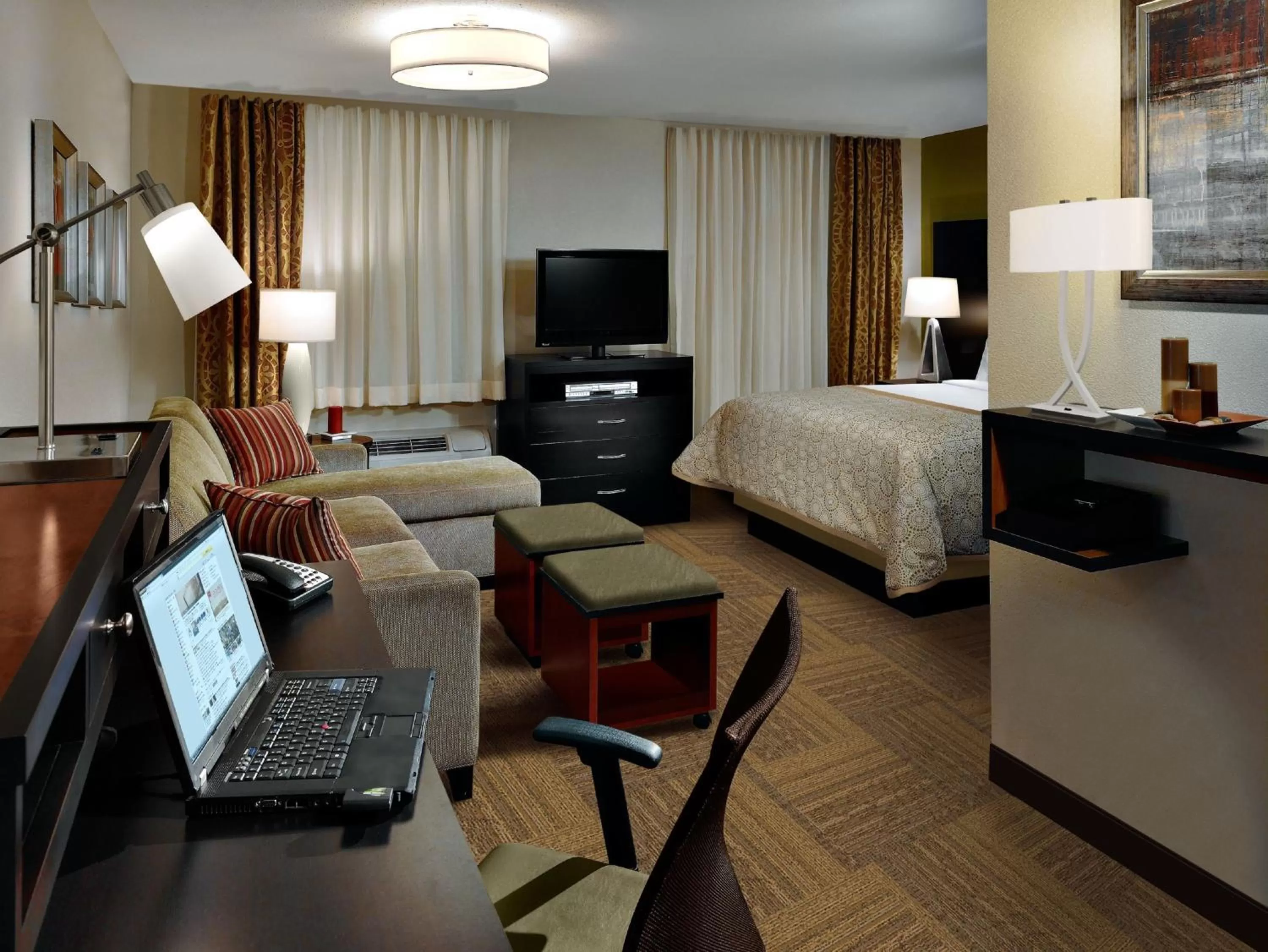 Photo of the whole room, Bed in Staybridge Suites Eau Claire - Altoona by IHG