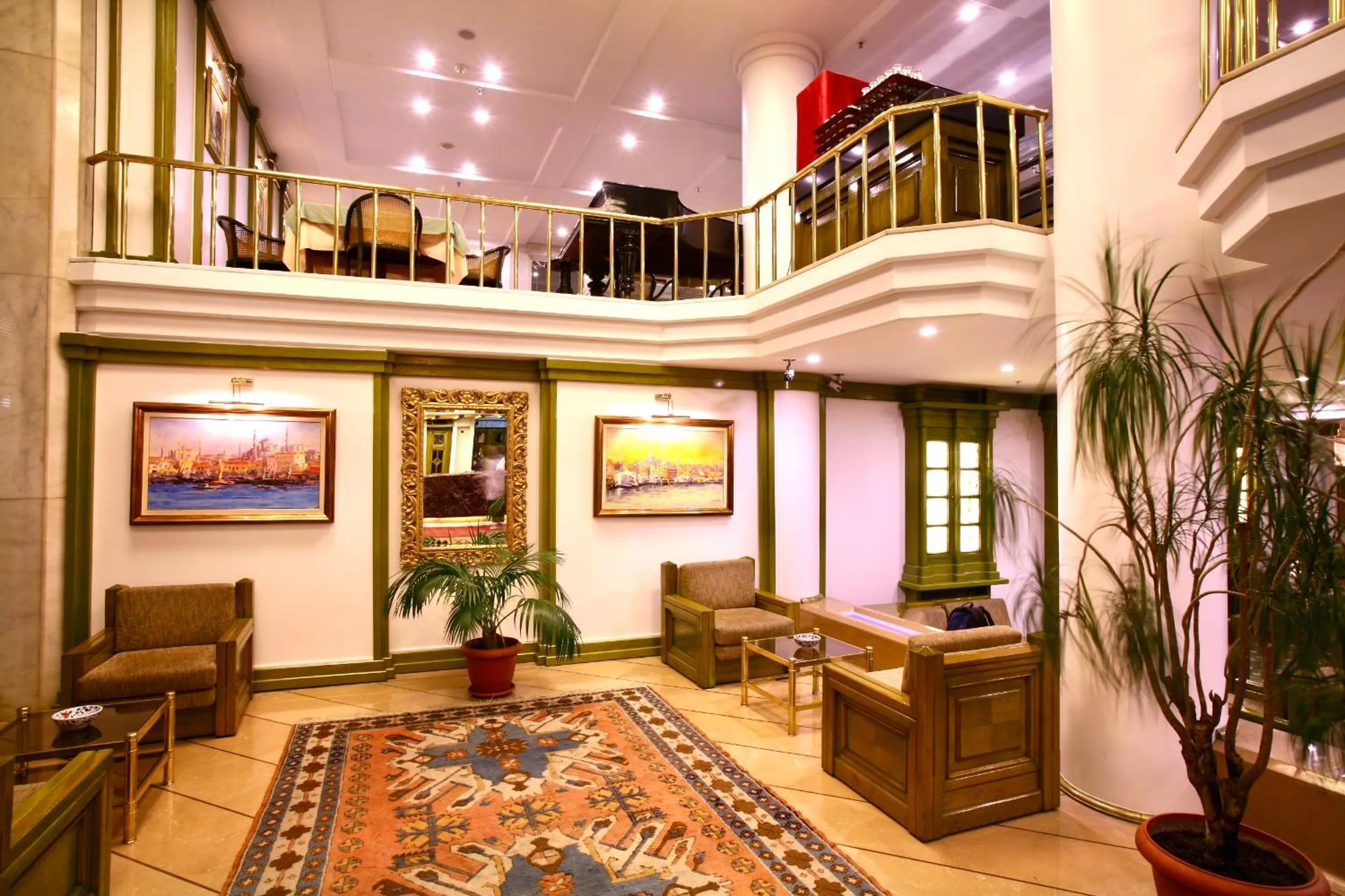 Lobby or reception in Istanbul Royal Hotel