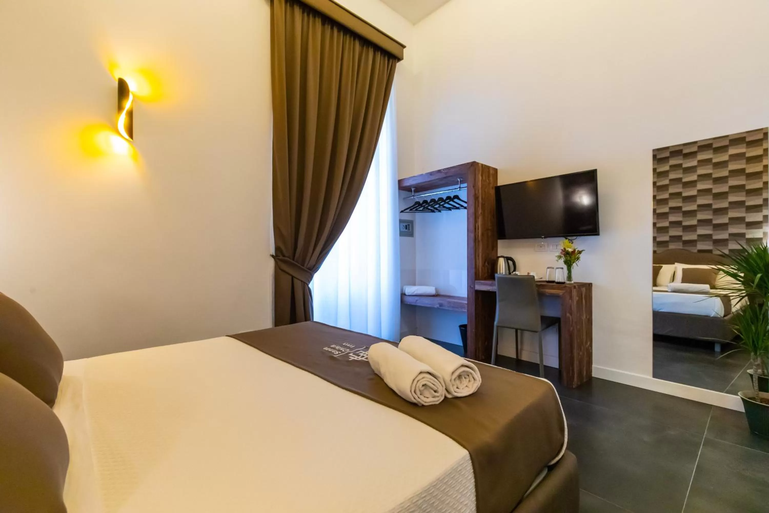 TV and multimedia, Bed in Santa Chiara Inn