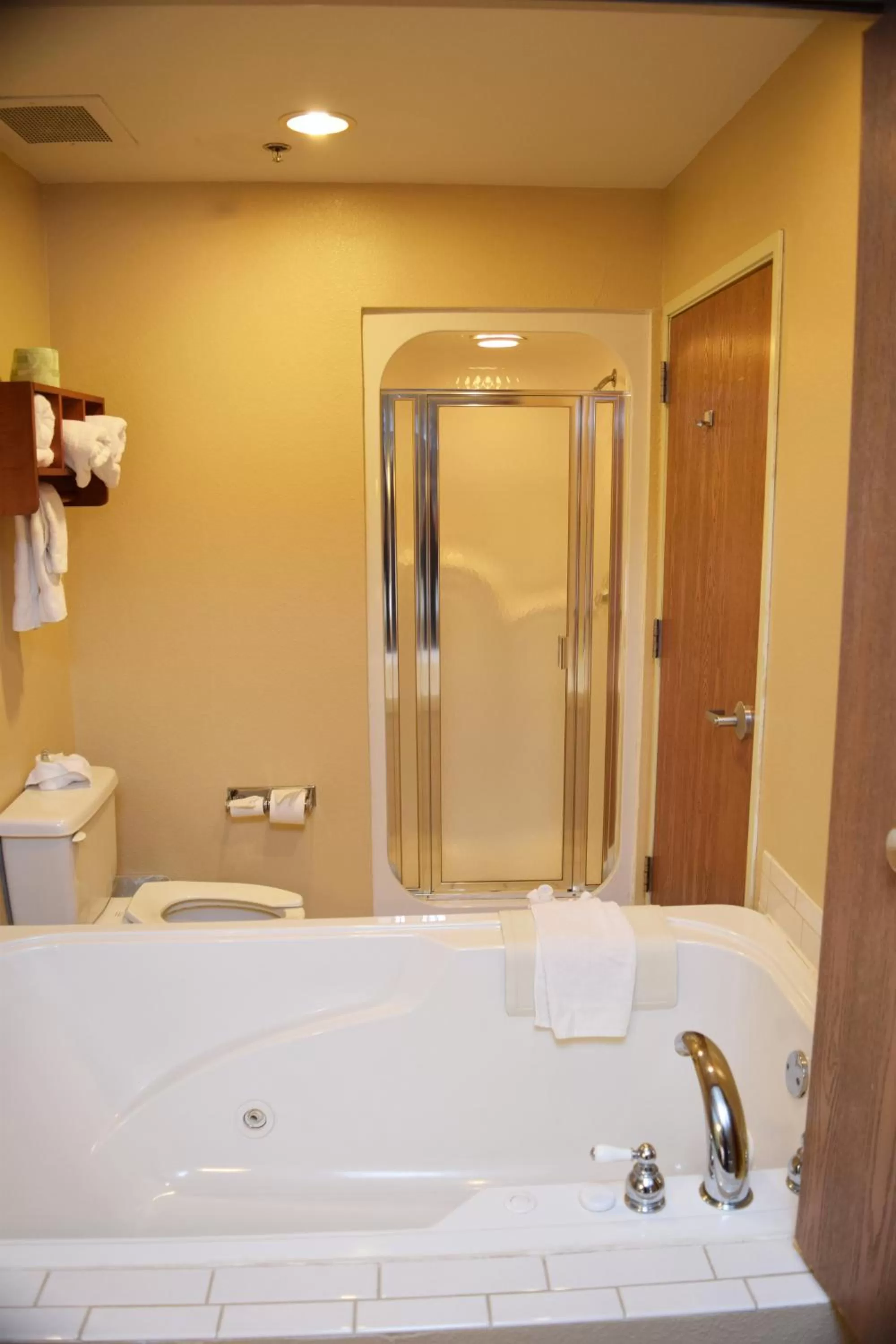 Beachfront Hotel Houghton Lake