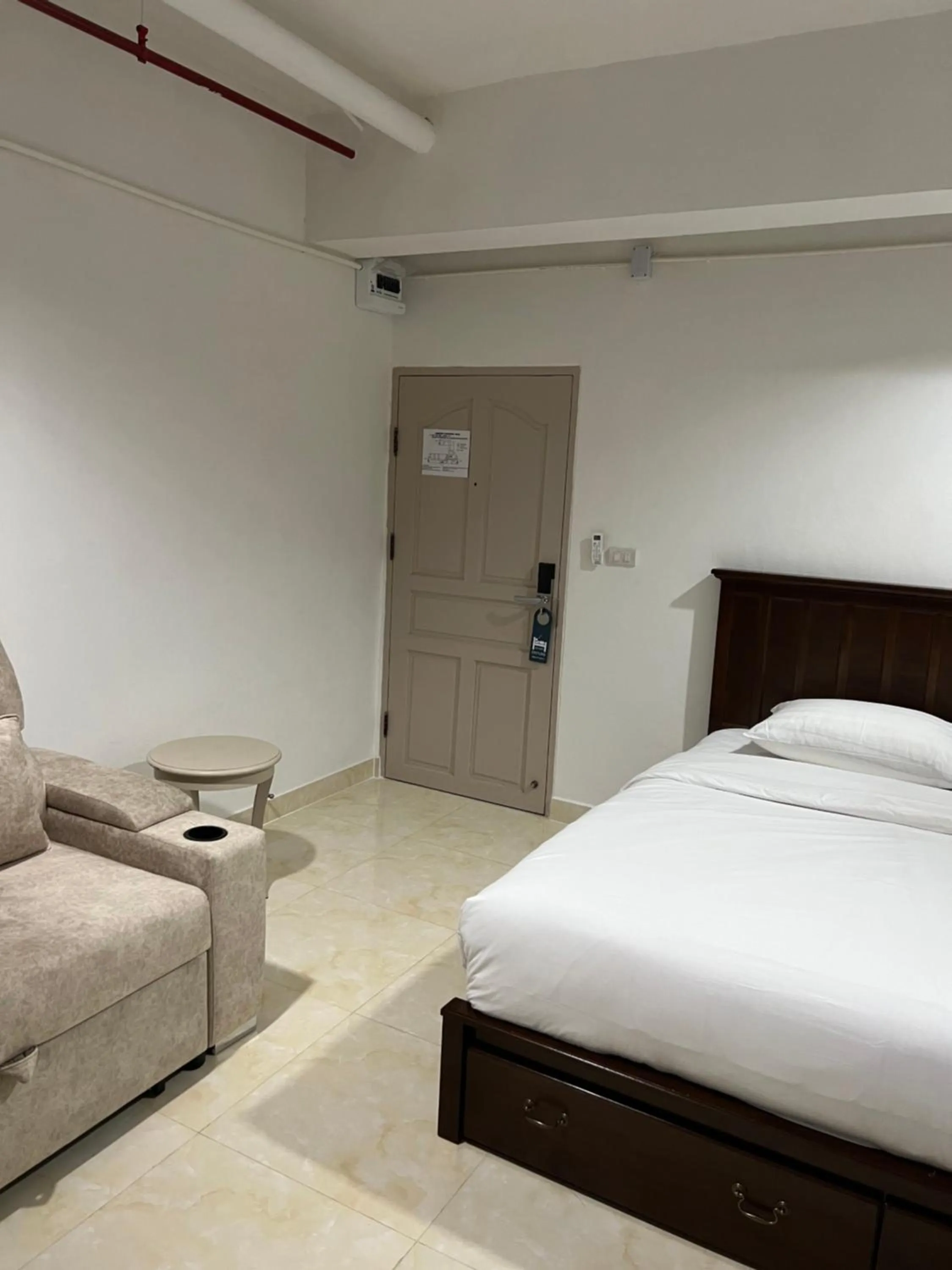 Bedroom, Bed in Mall Suites Hotel