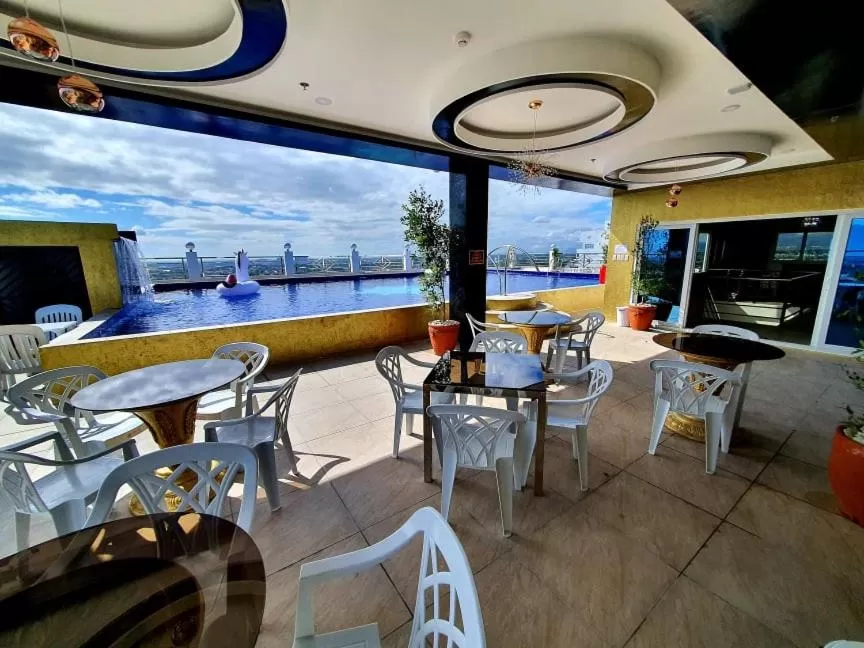 Restaurant/places to eat in Kandi Palace