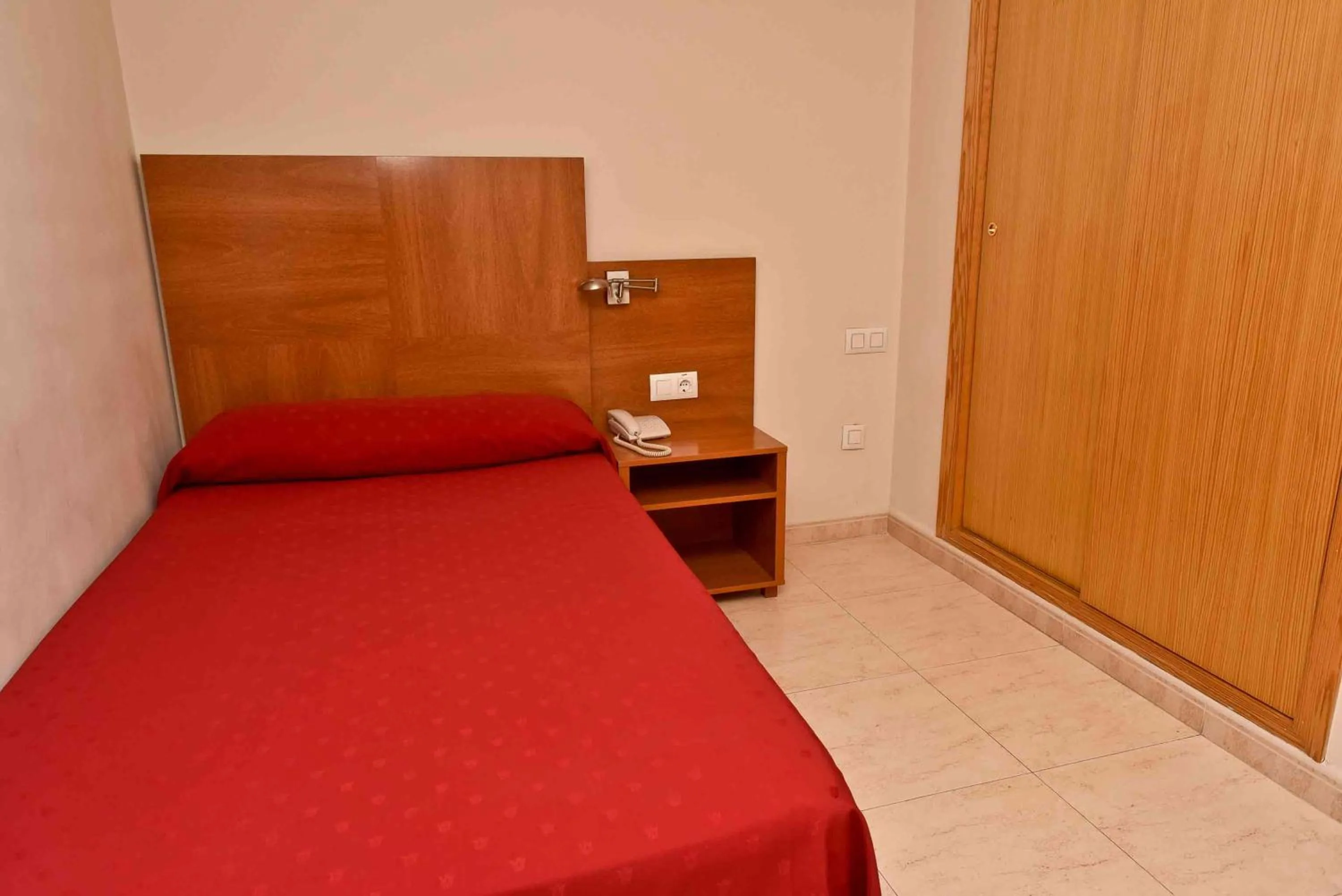 Bedroom, Bed in Hotel Adsubia