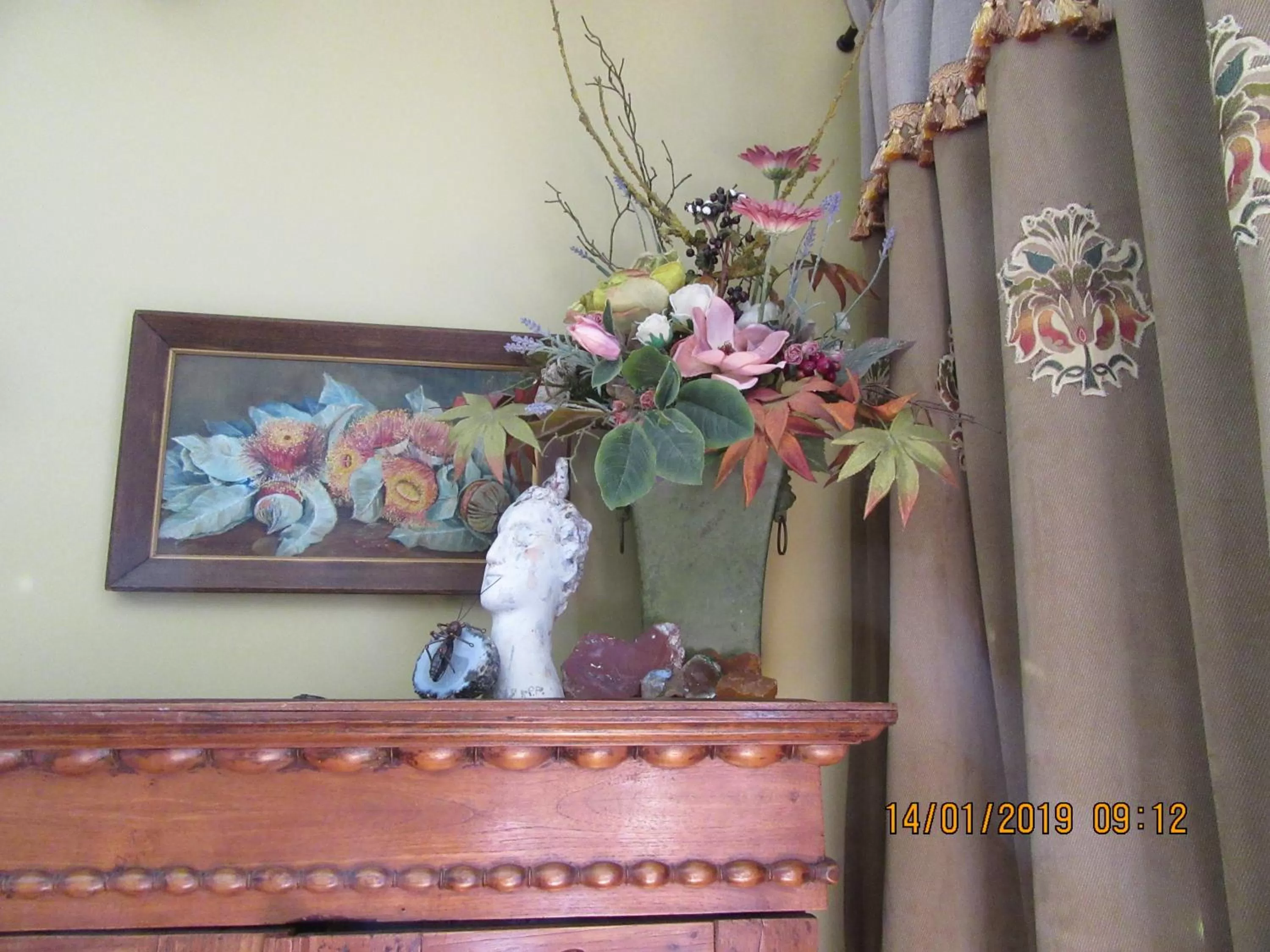 Decorative detail in Redwood Valley B & B