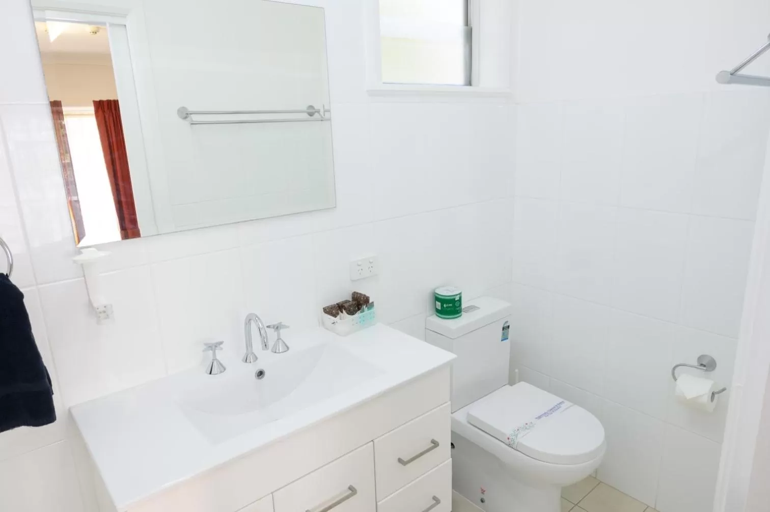 Toilet in Lithgow Motor Inn