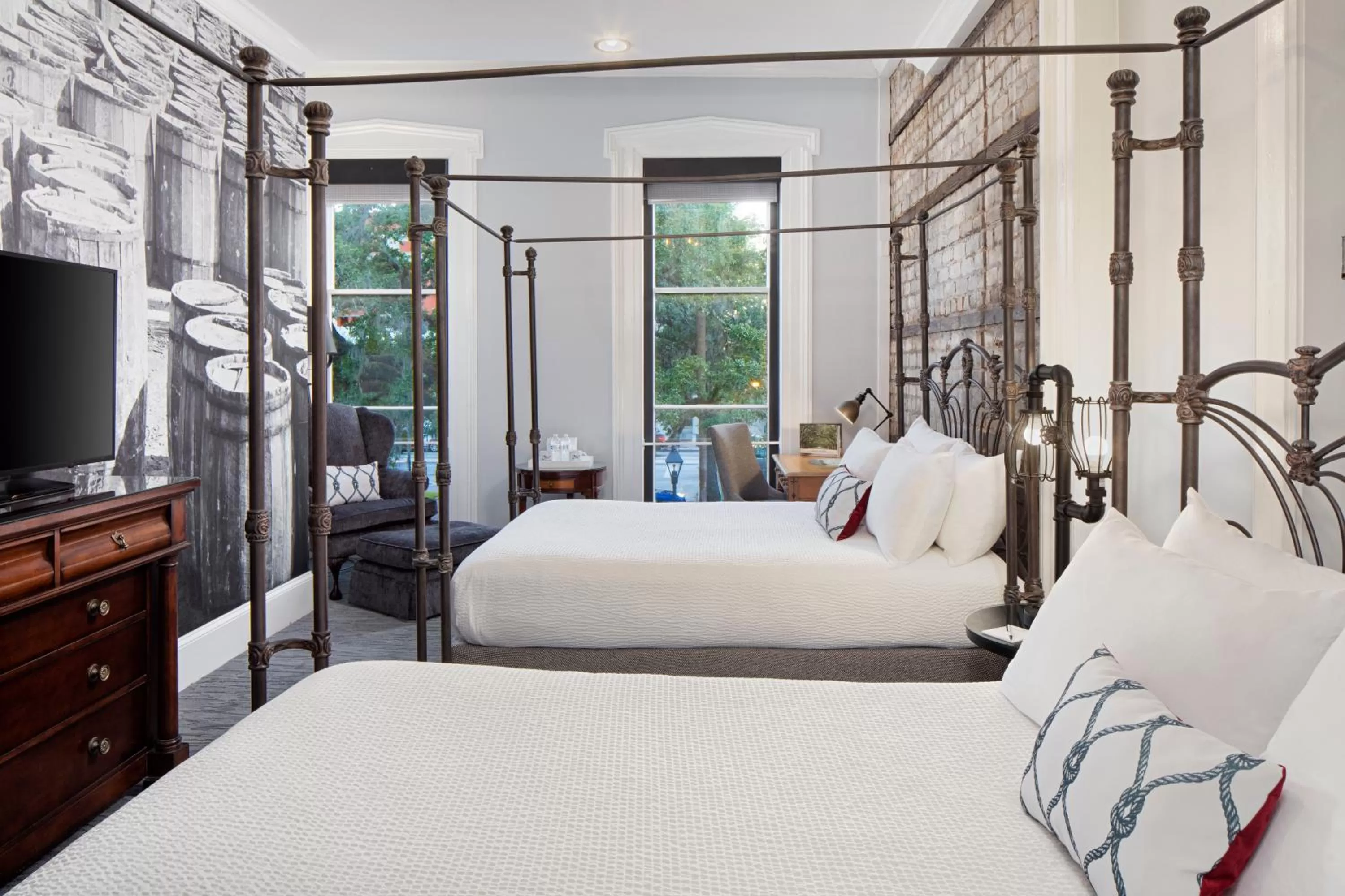 City view, Bed in River Street Inn