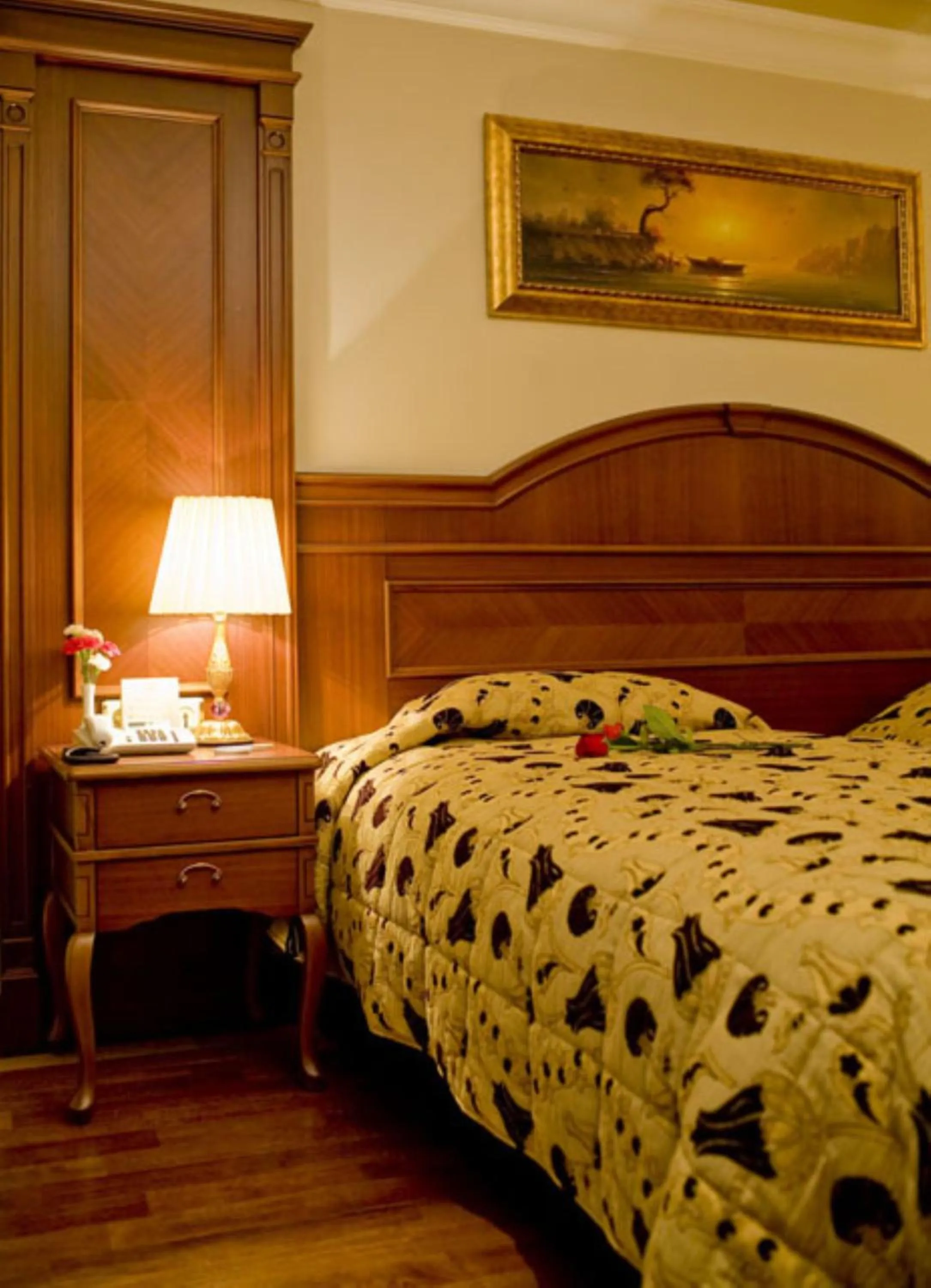 Bed in GLK PREMIER Regency Suites & Spa