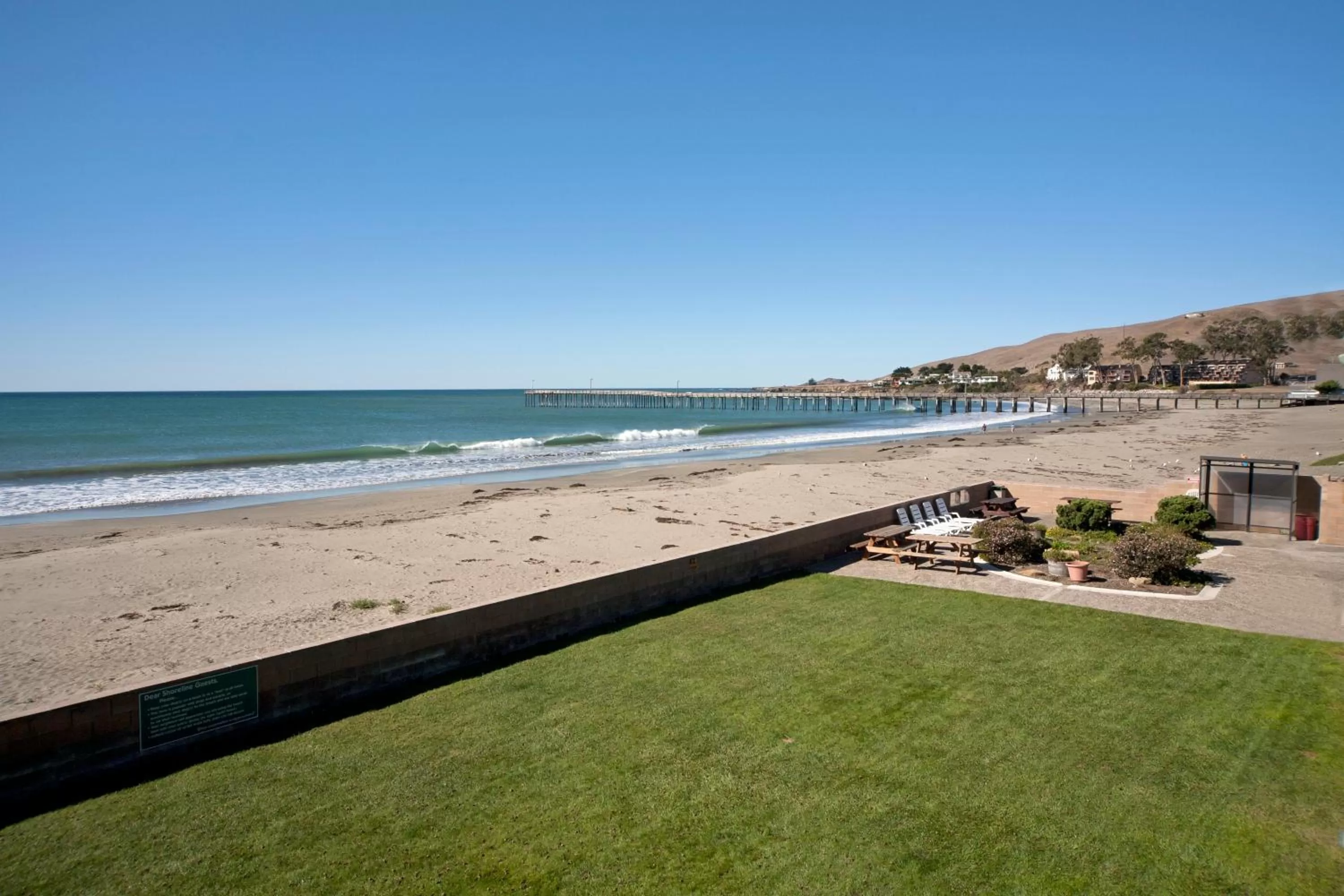 Facade/entrance in Shoreline Inn...on the beach
