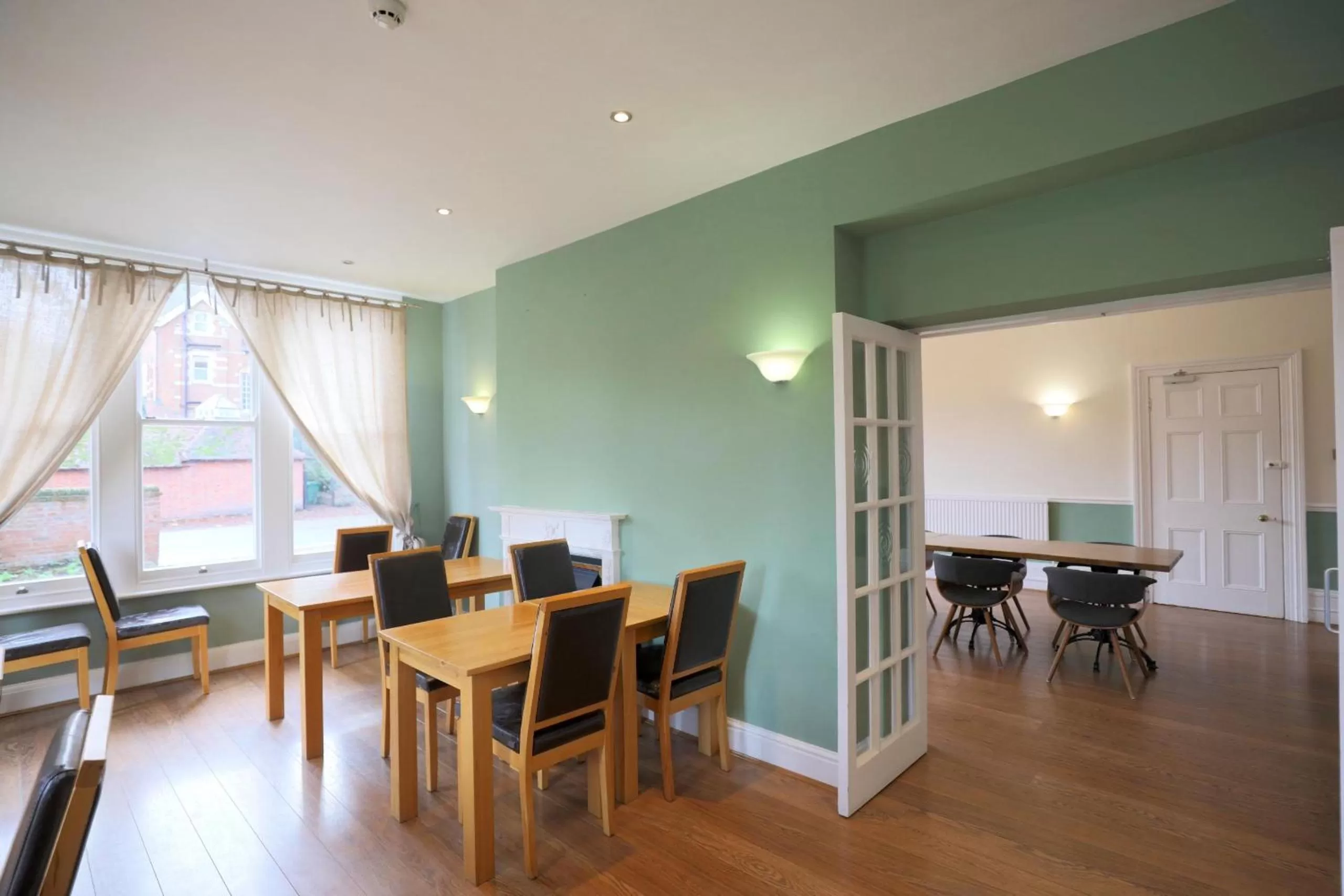 Living room, Dining Area in 100 Banbury Road Oxford - formerly Parklands