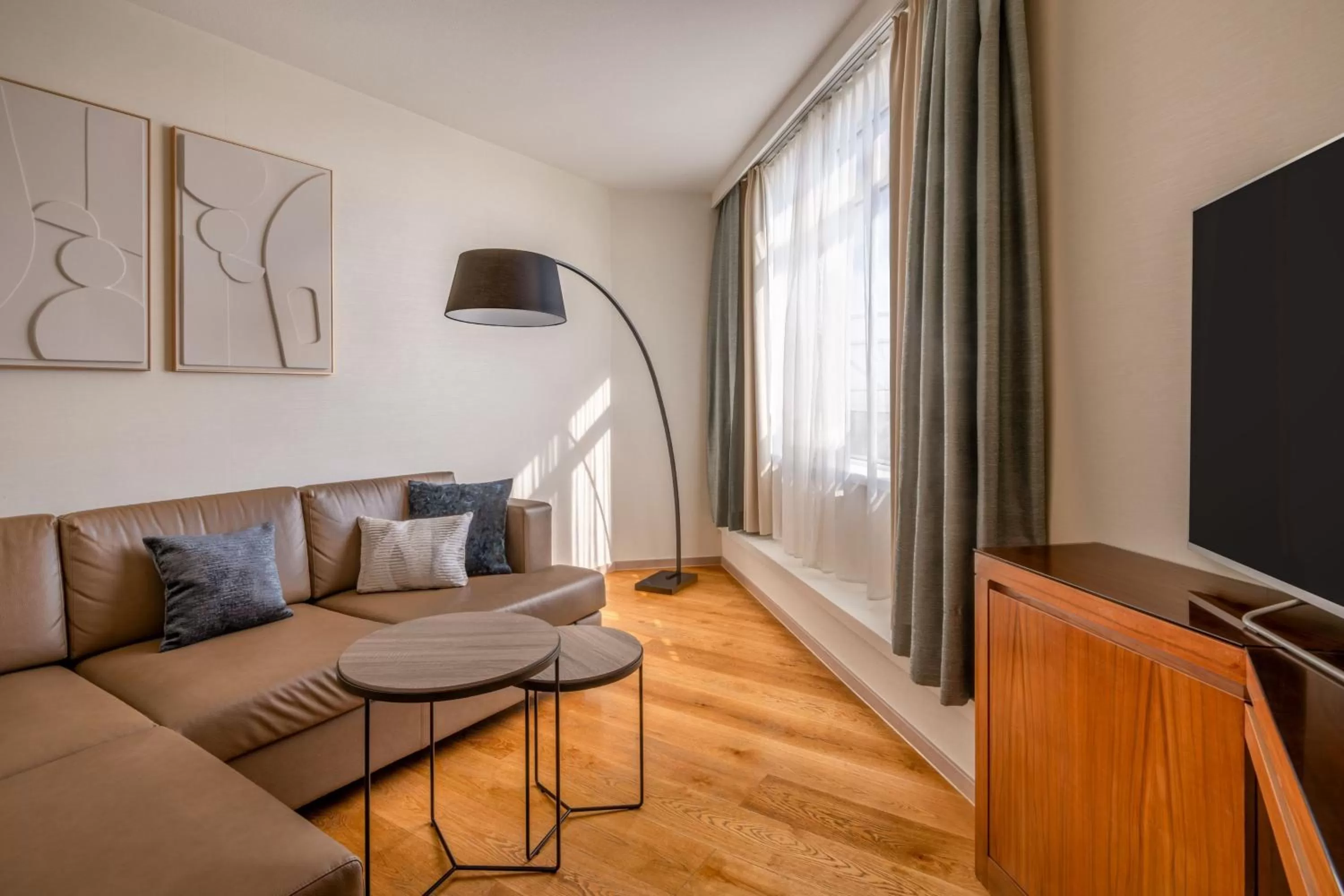 Living room in Munich Marriott Hotel