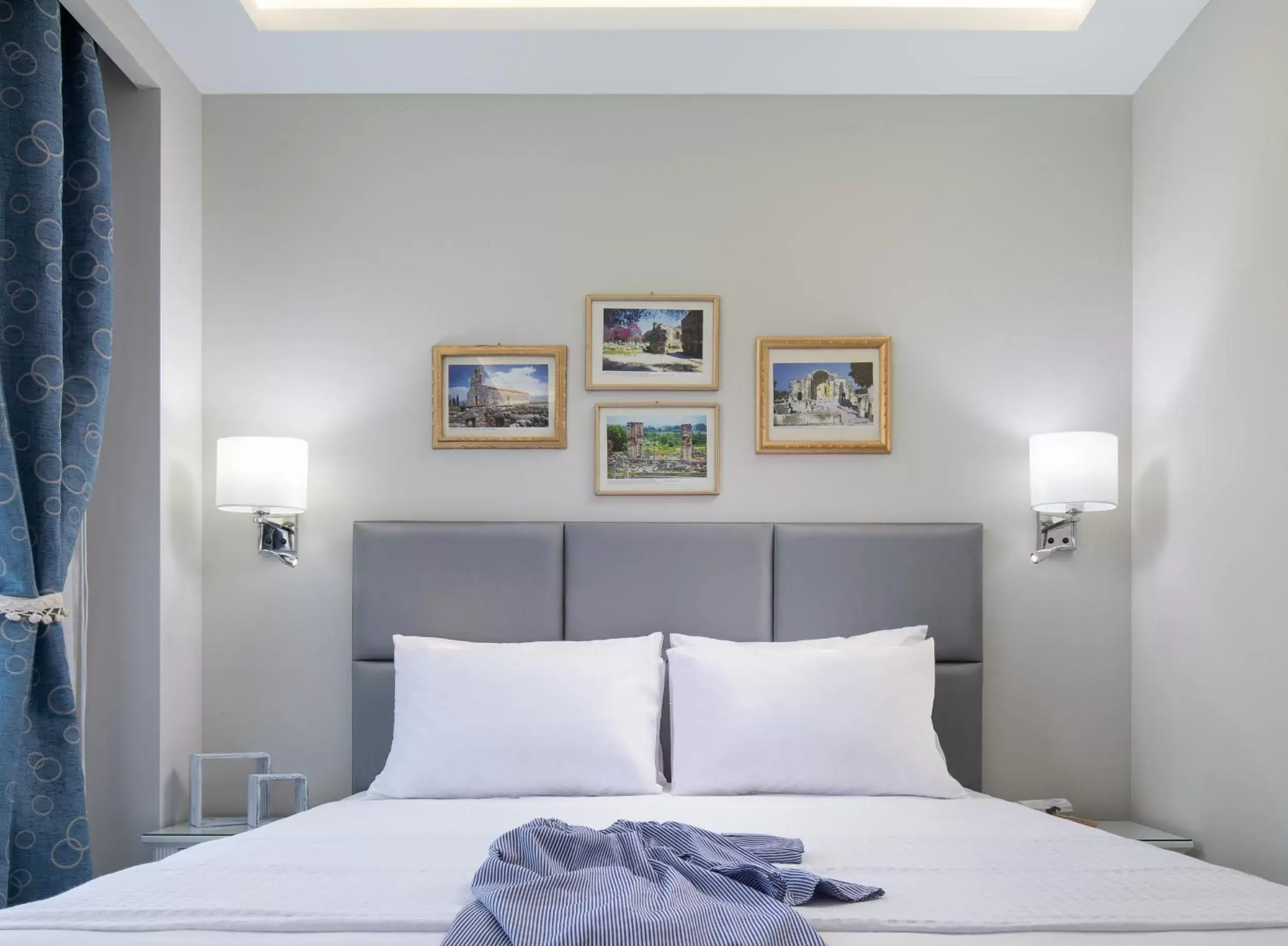 Triple Room with Garden View in Light Blue Hotel Triple Room with Garden View in Light Blue Hotel