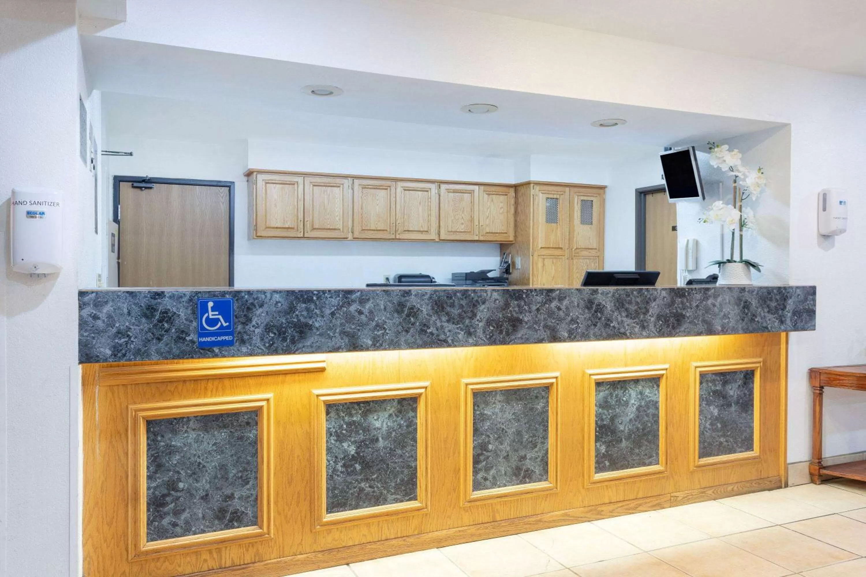 Lobby or reception in Super 8 by Wyndham The Dalles OR