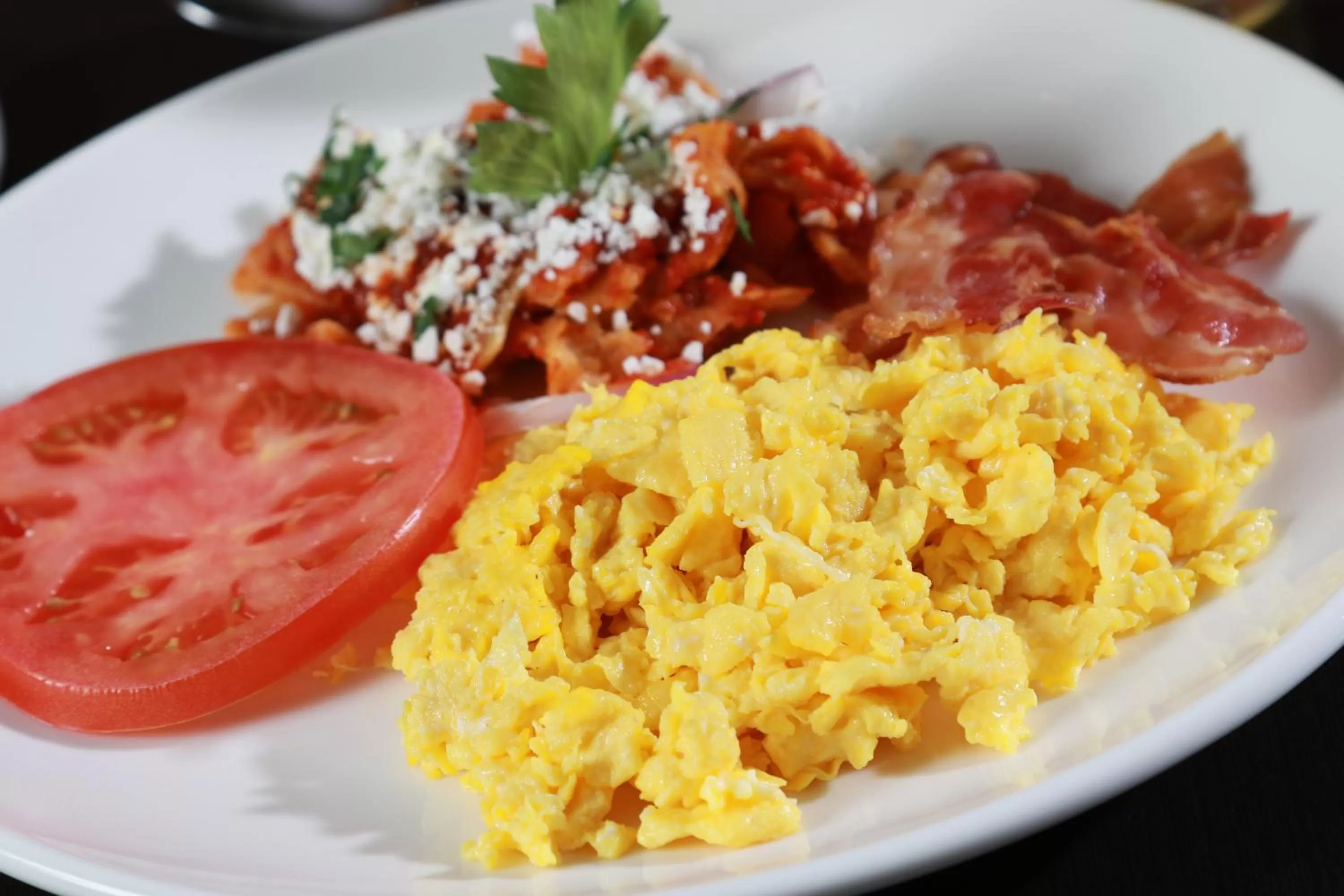 Restaurant/places to eat in Staybridge Suites Guadalajara Expo by IHG