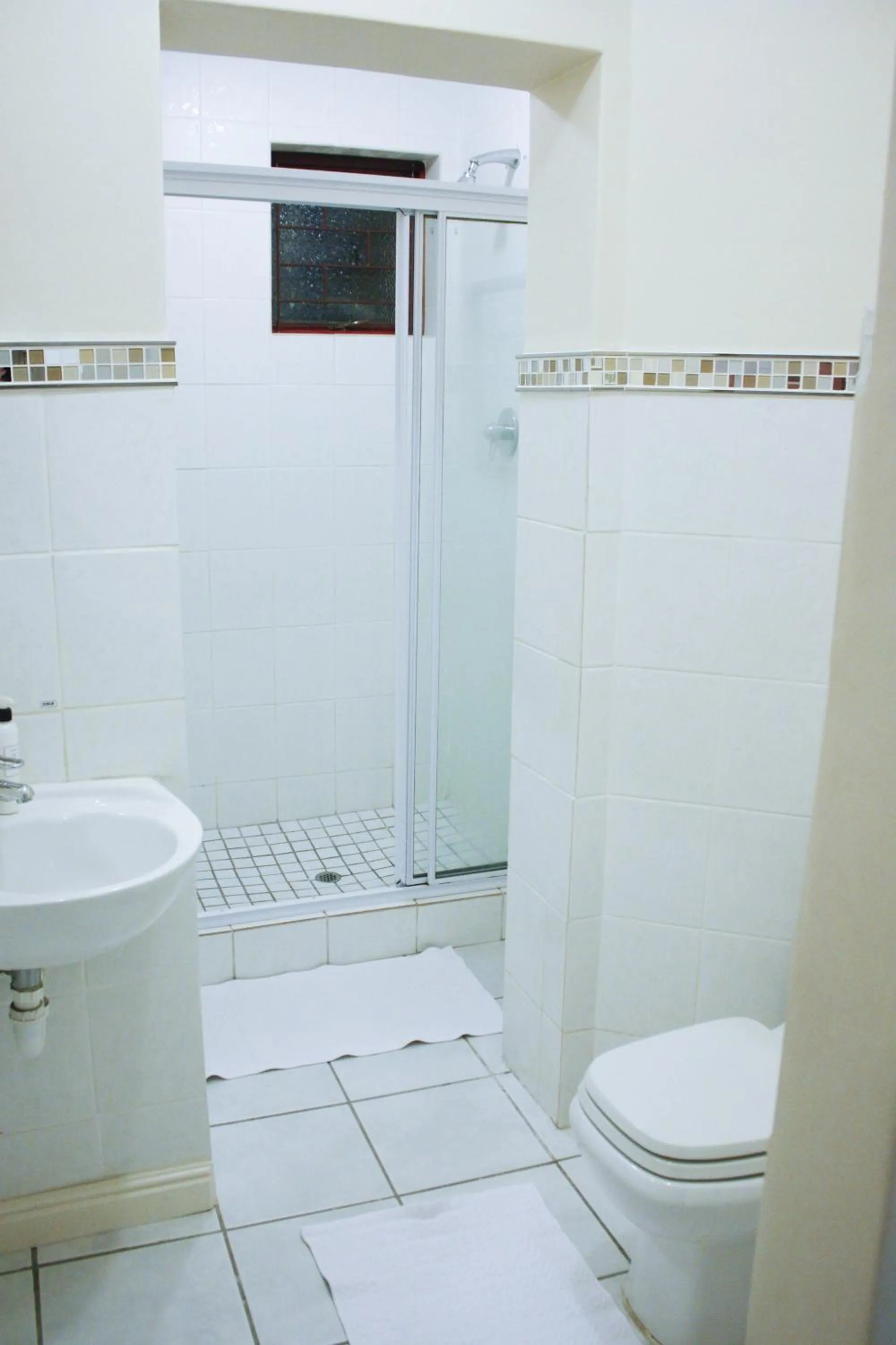 Bathroom in Riversong Guest House