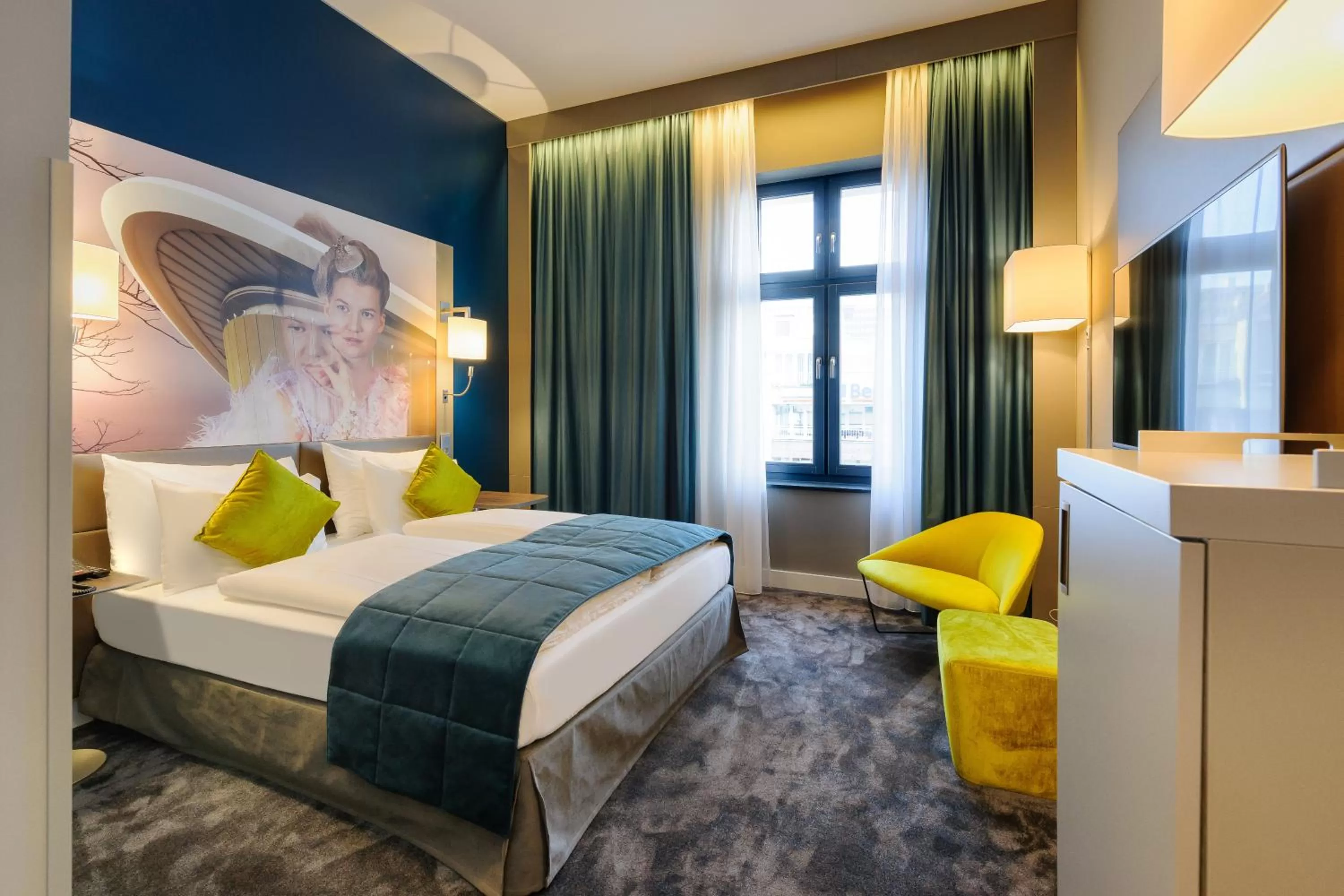 Photo of the whole room, Bed in MERCURE Hotel Berlin Wittenbergplatz