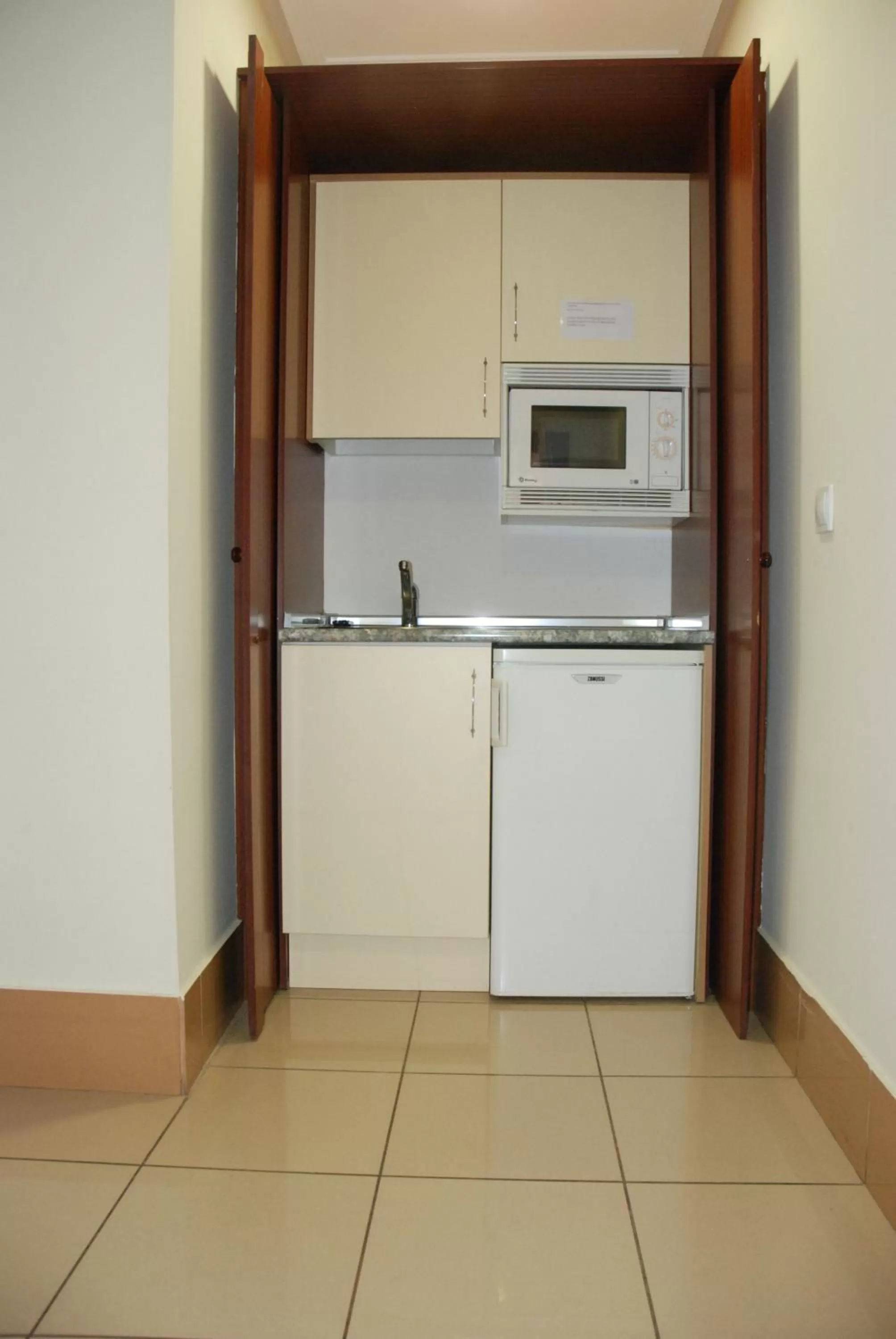 Kitchen/Kitchenette in Apartahotel FC Catedral