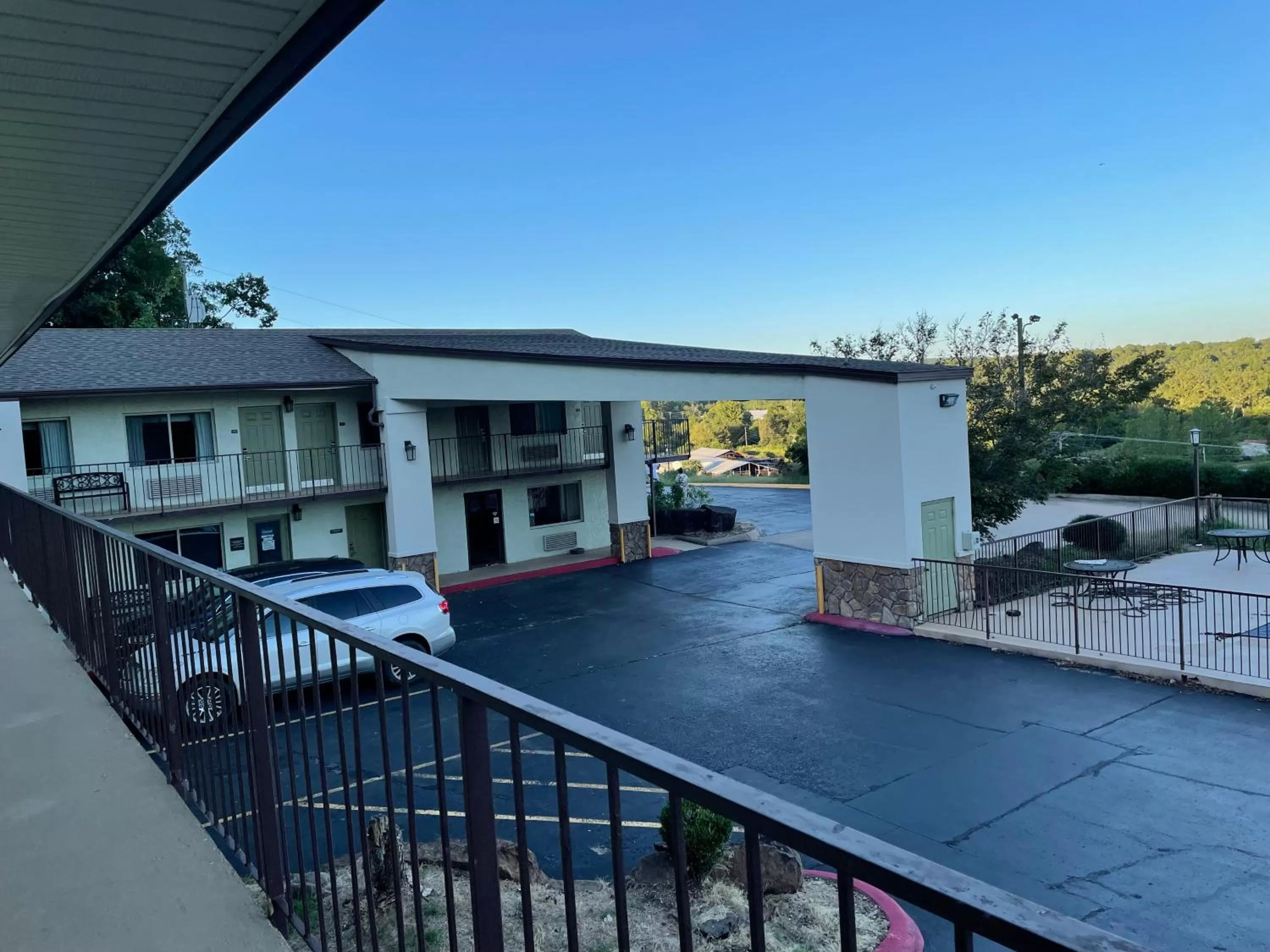 Property building in Quality Inn Clinton North