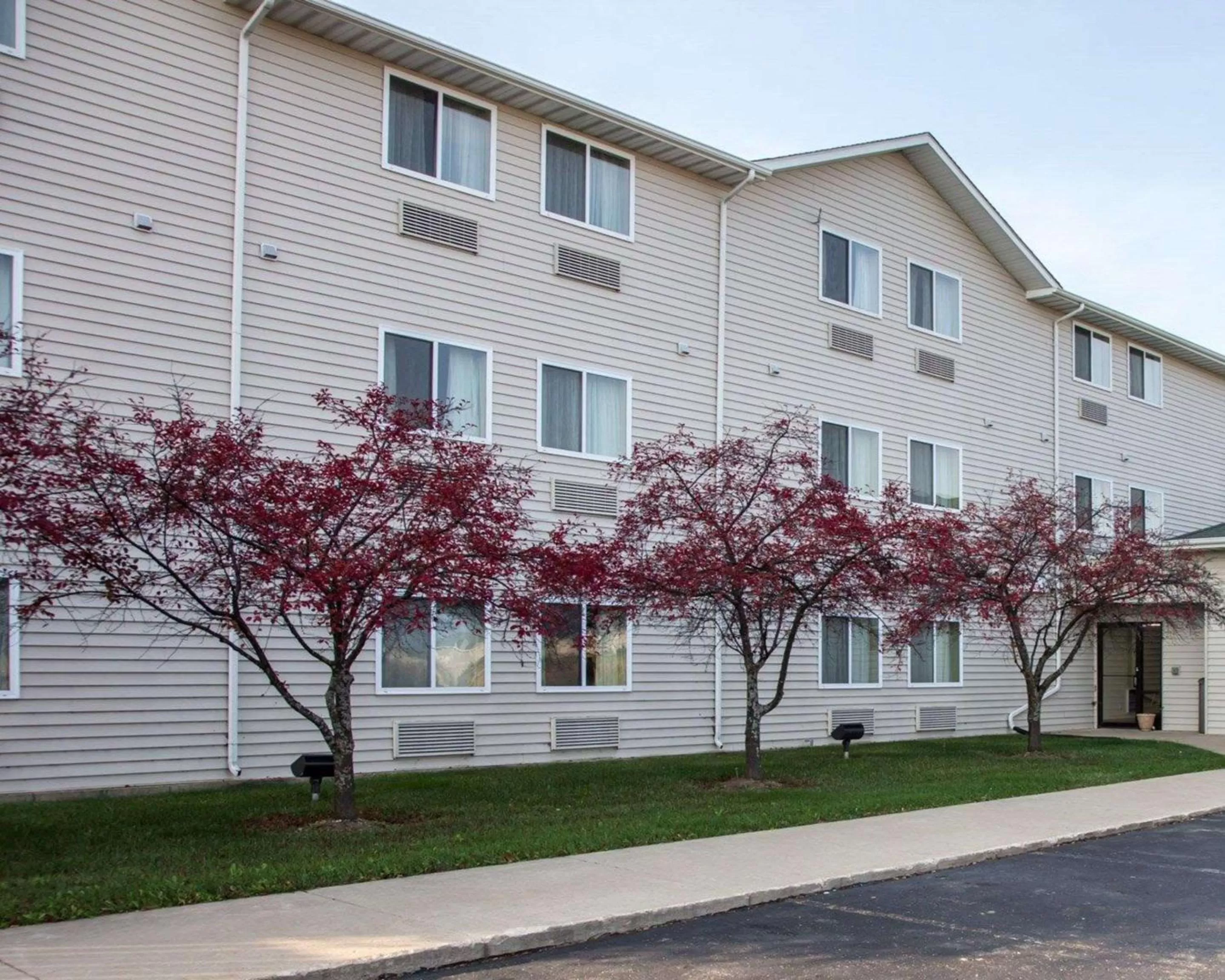 Property building in Quality Inn & Suites Loves Park near Rockford