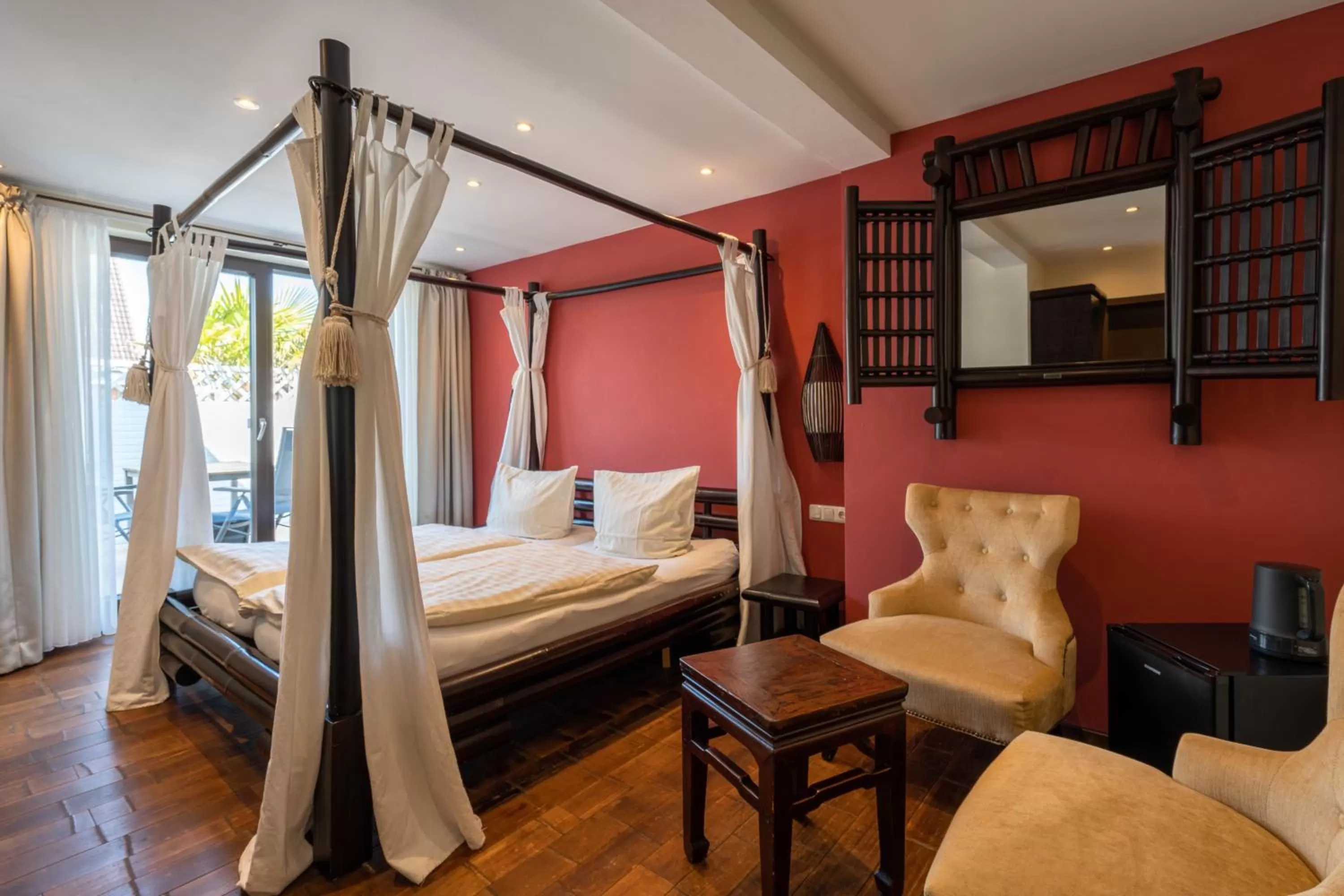 Photo of the whole room, Bed in Hotel Luina Beach