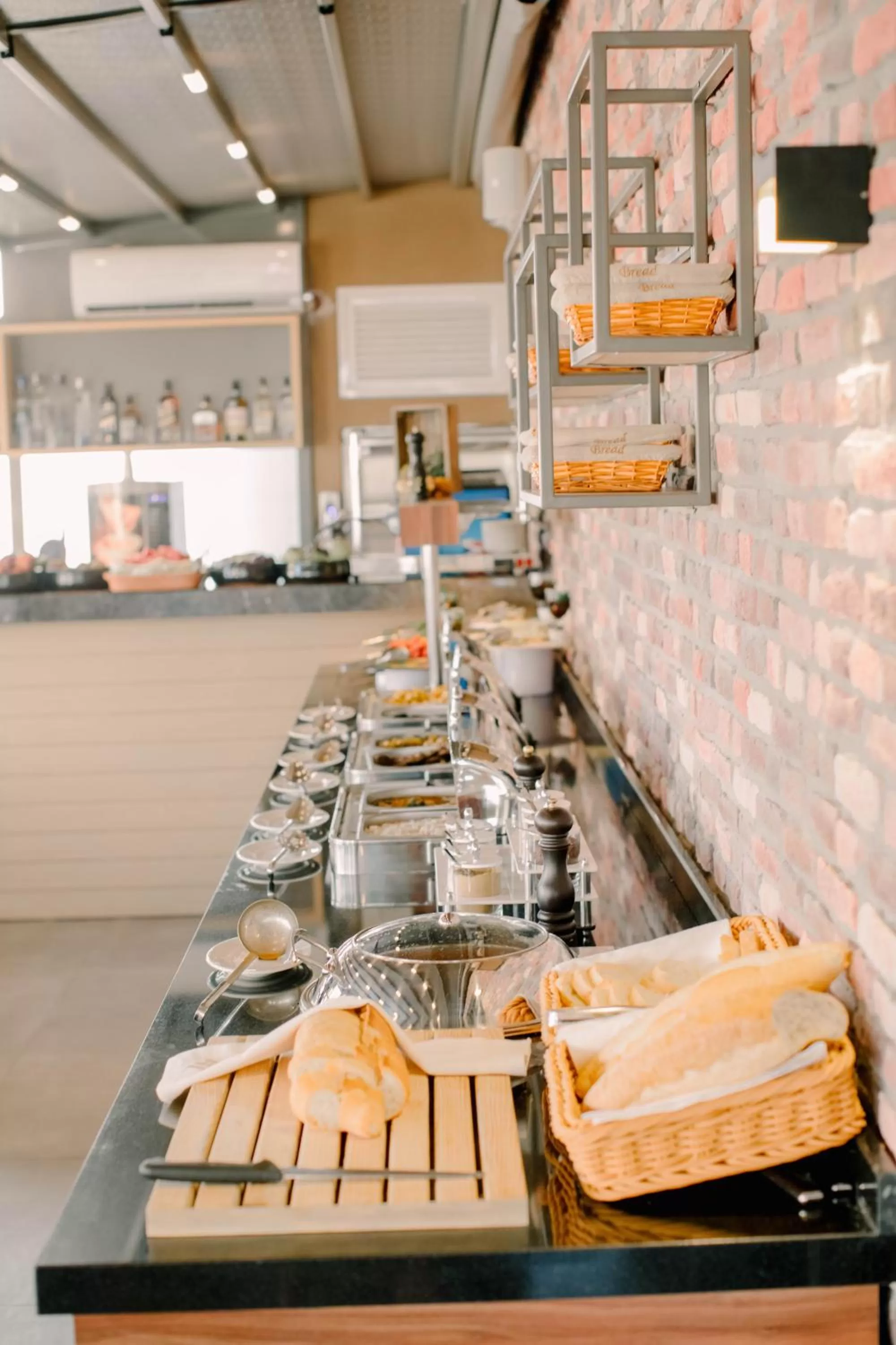 Restaurant/places to eat in Laren Sea Side Hotel Spa