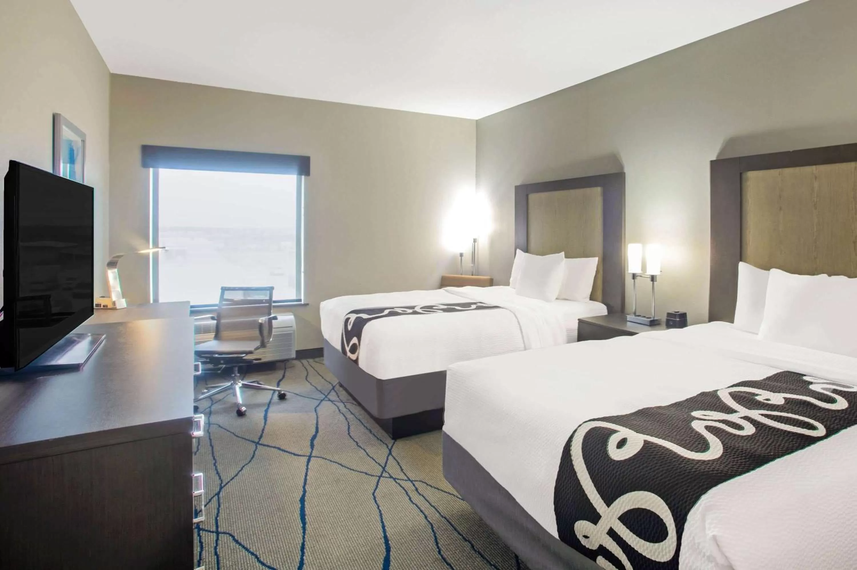 Photo of the whole room, Bed in La Quinta by Wyndham Ponca City