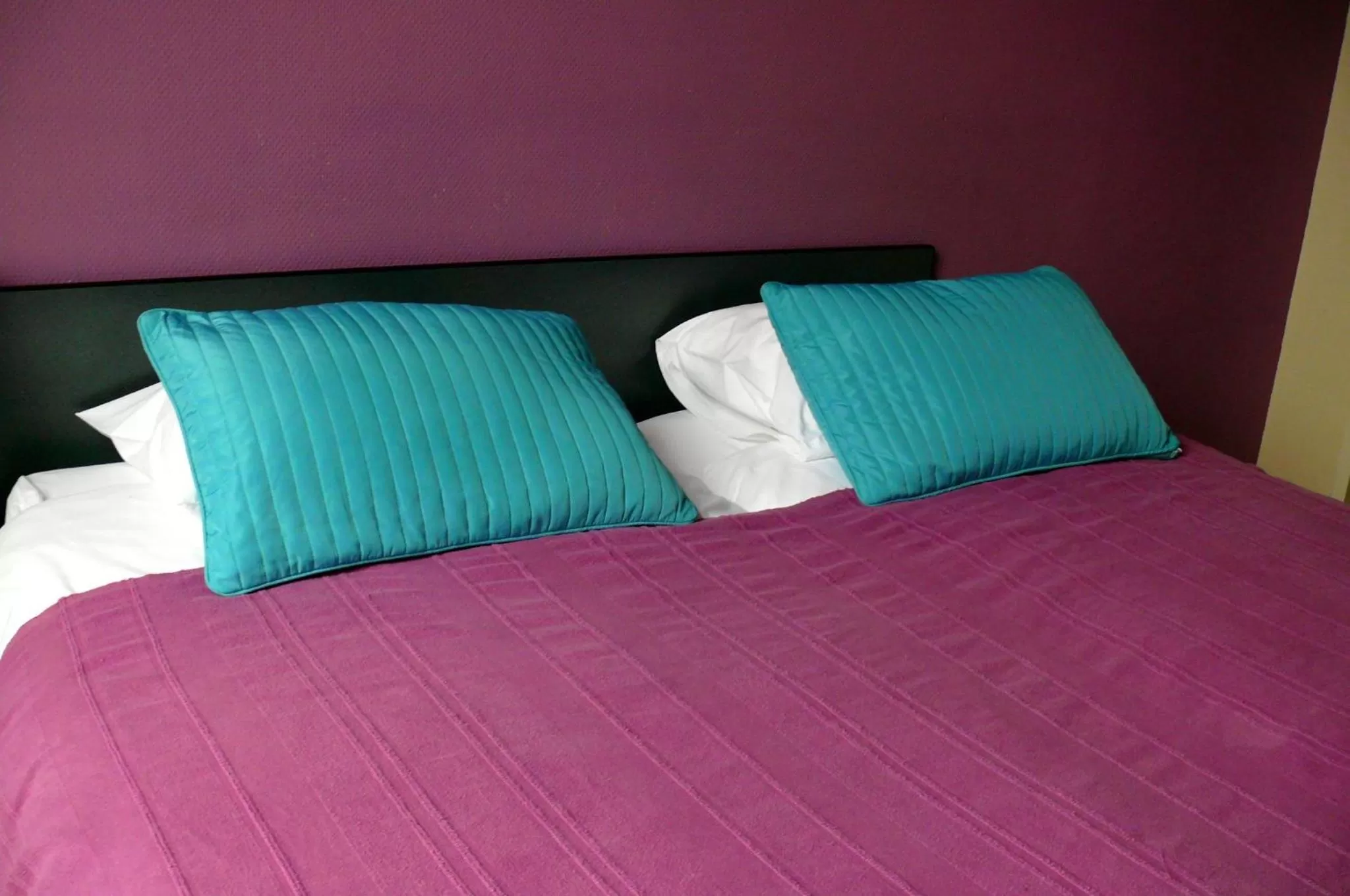 Bed in Hôtel Les Acteurs