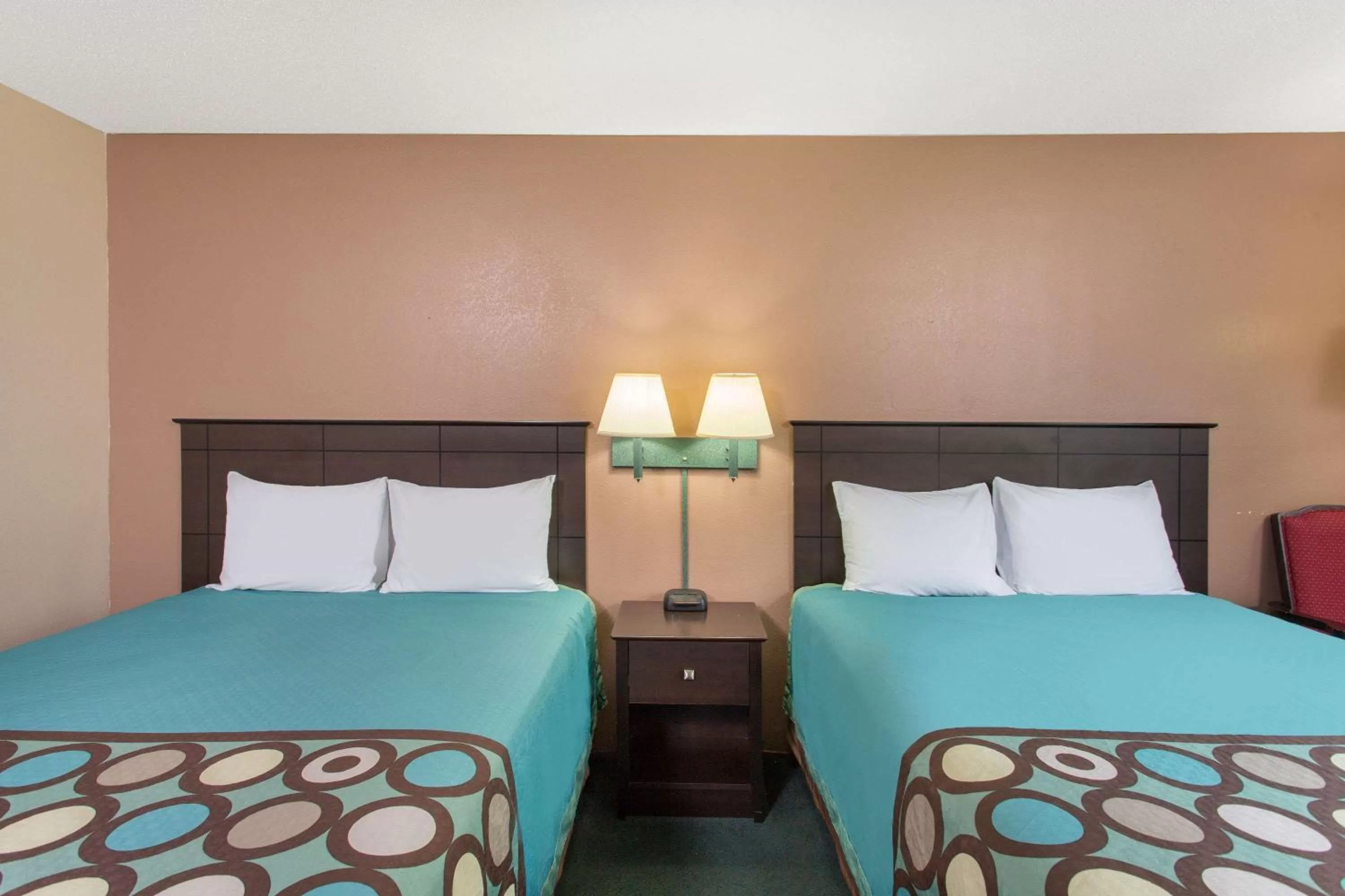 Photo of the whole room in Super 8 by Wyndham Austin MN