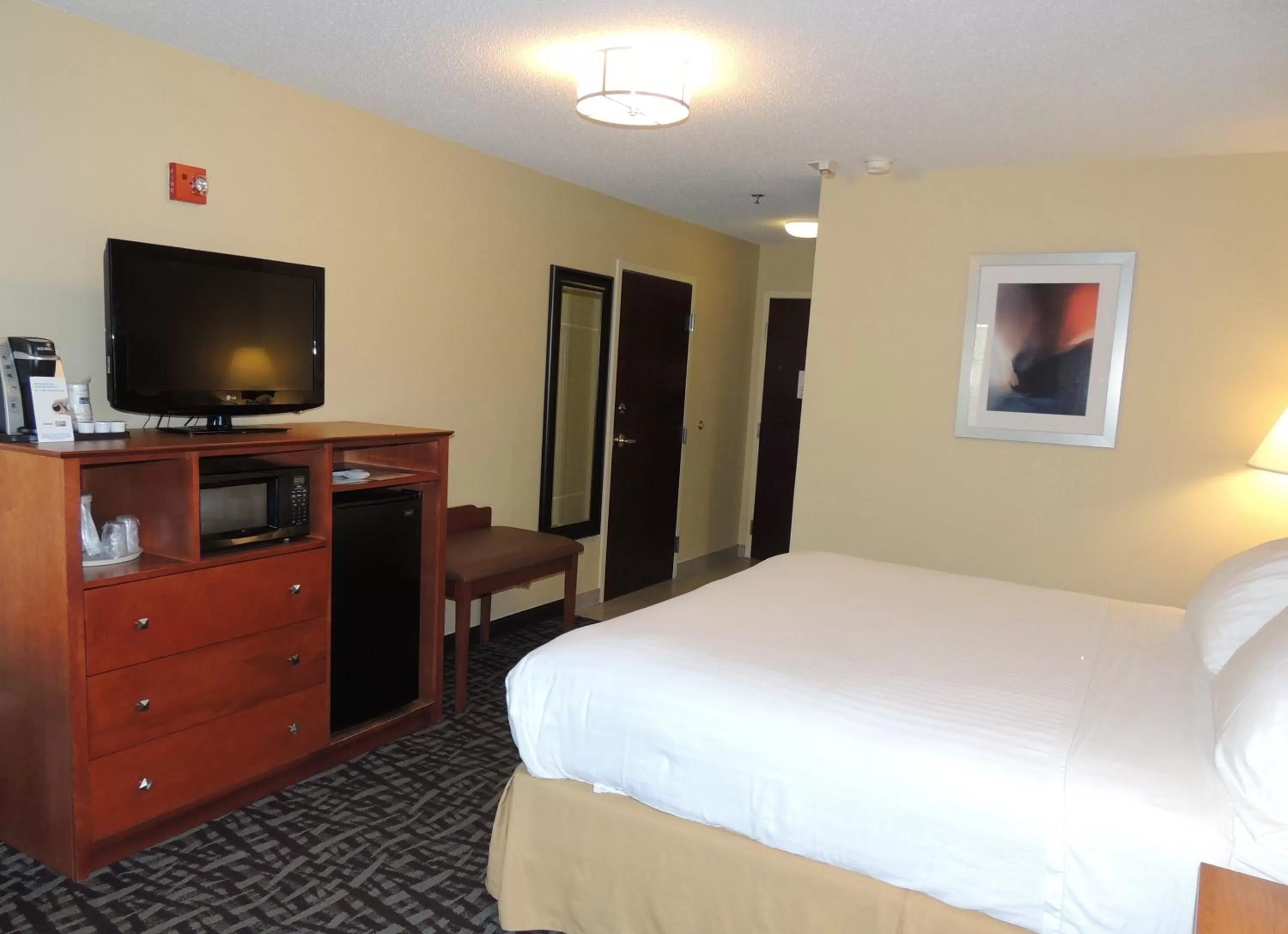 Photo of the whole room, Bed in Holiday Inn Express Trussville by IHG
