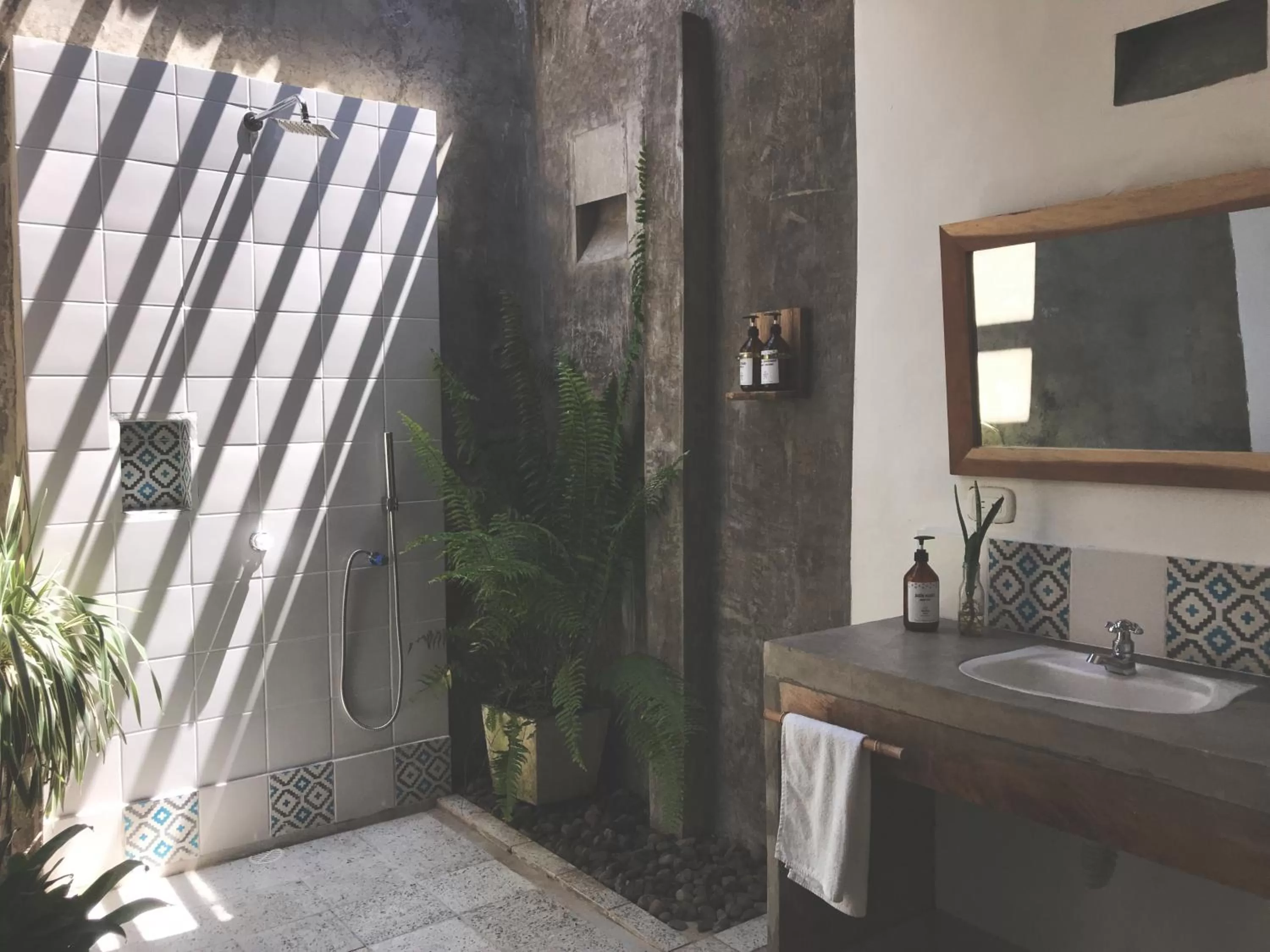 Shower in Waka Hotel Rural