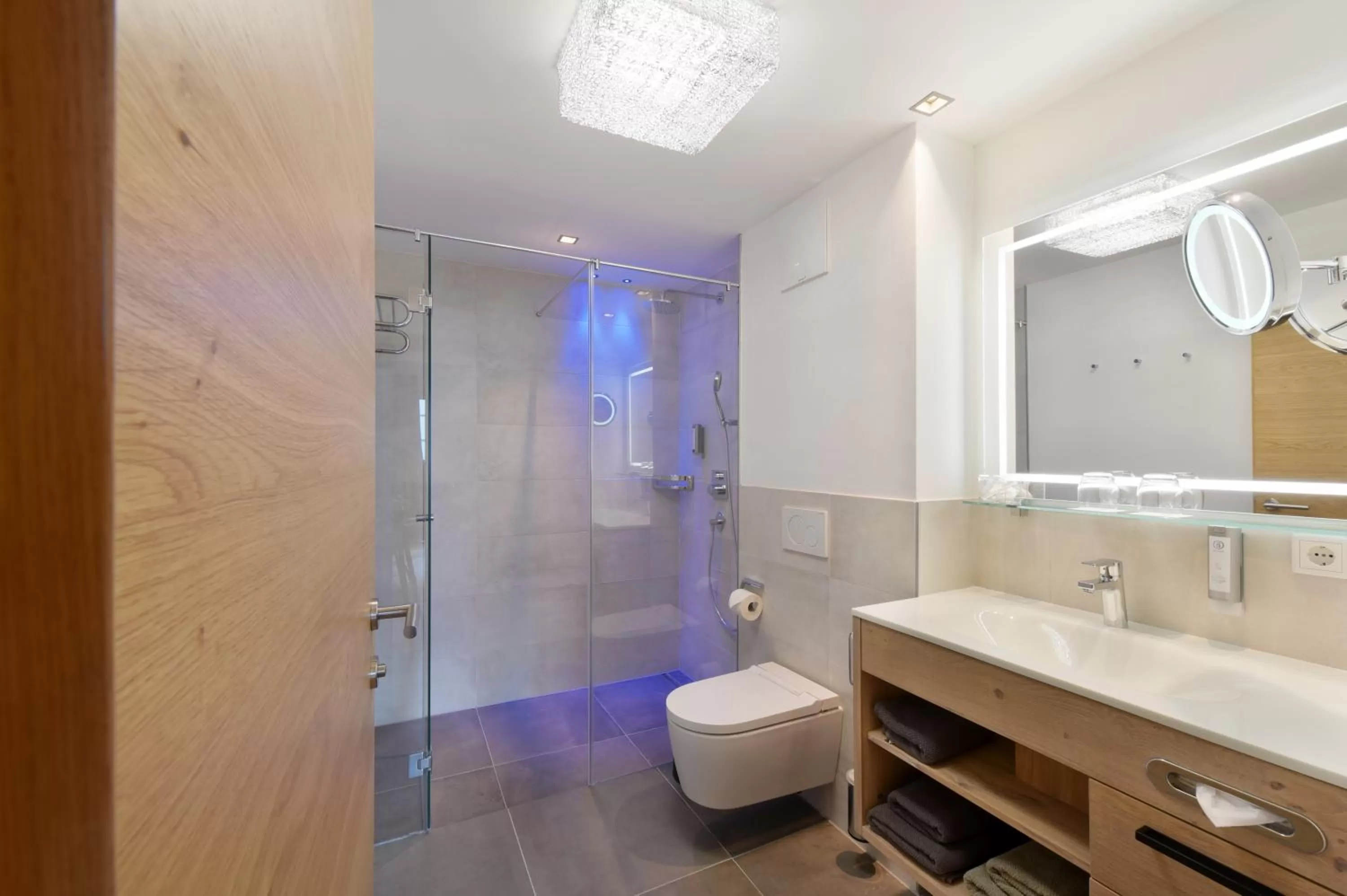 Shower in Mountain Hotel Luis