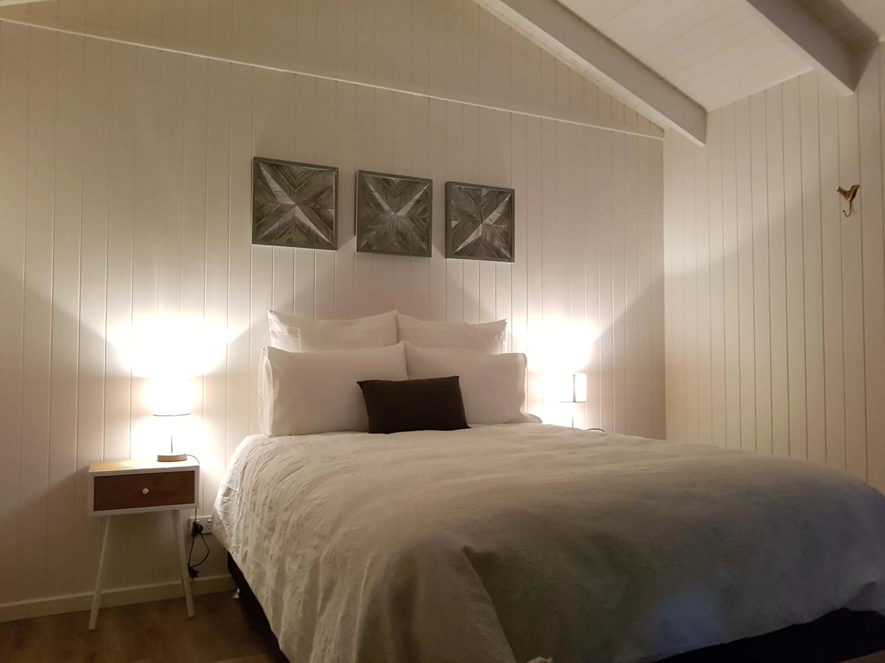 Bedroom, Bed in Alkira